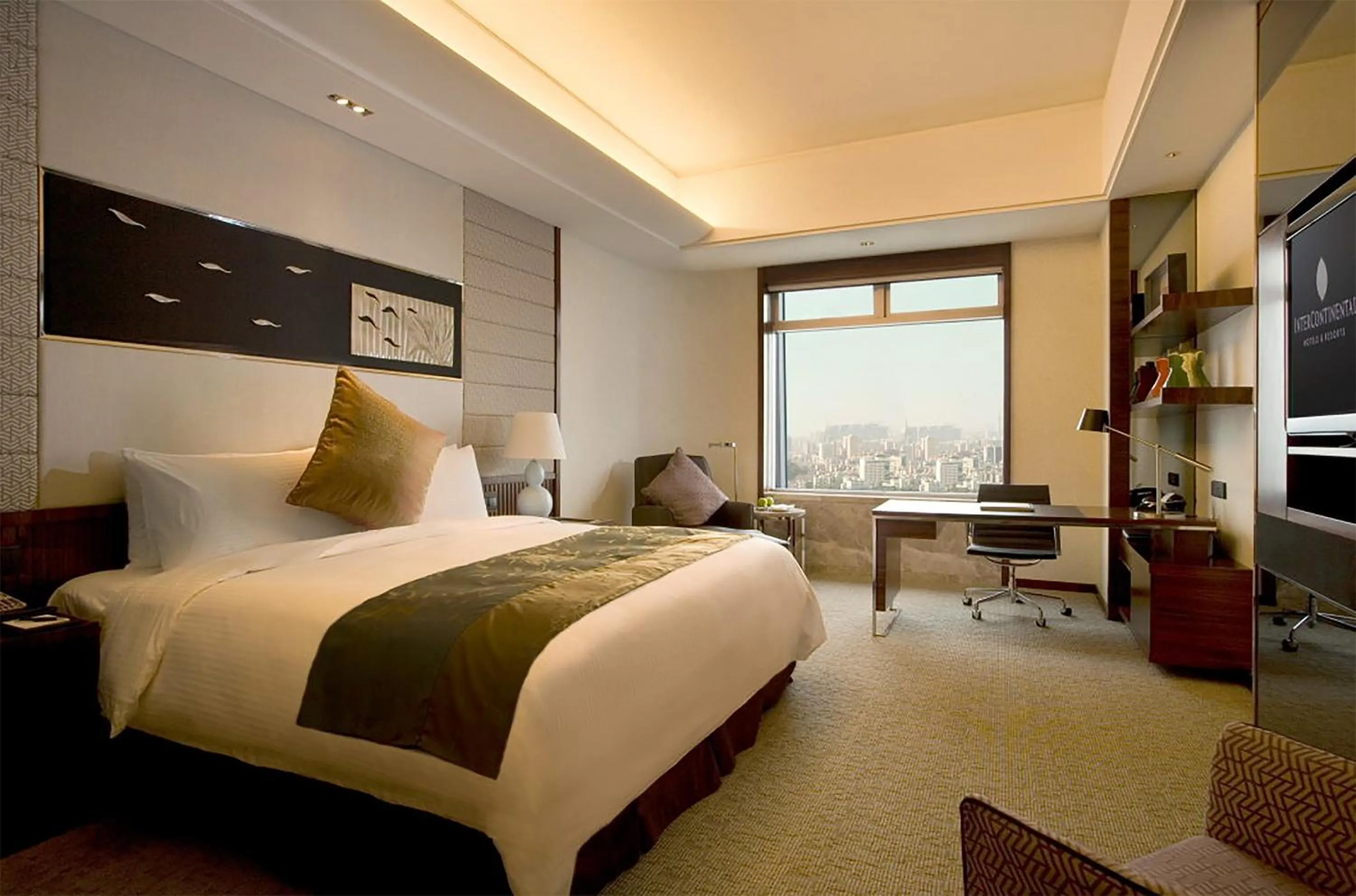 Photo of the whole room, Bed in InterContinental Foshan by IHG
