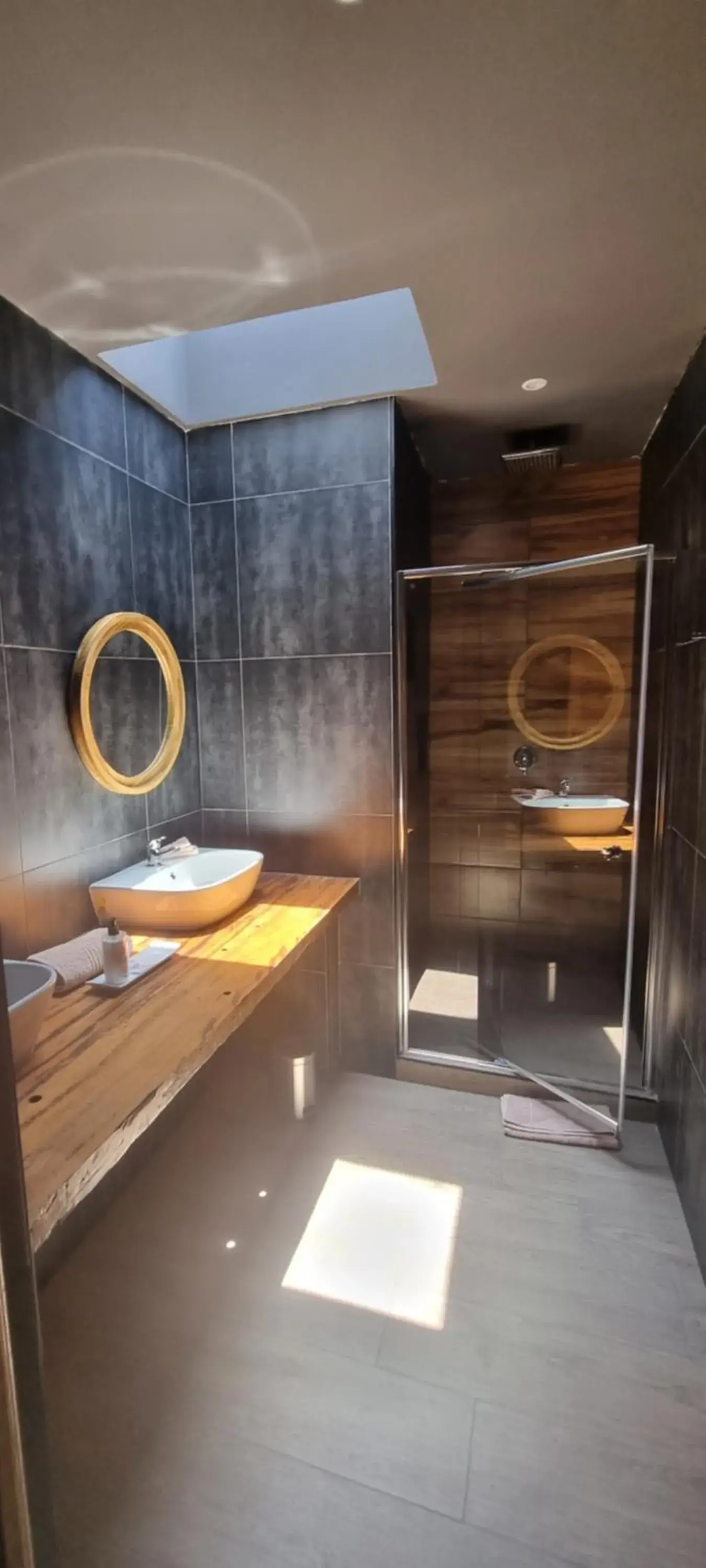 Superior Suite - single occupancy in The Highlander Hotel Dullstroom Superior Suite - single occupancy in The Highlander Hotel Dullstroom