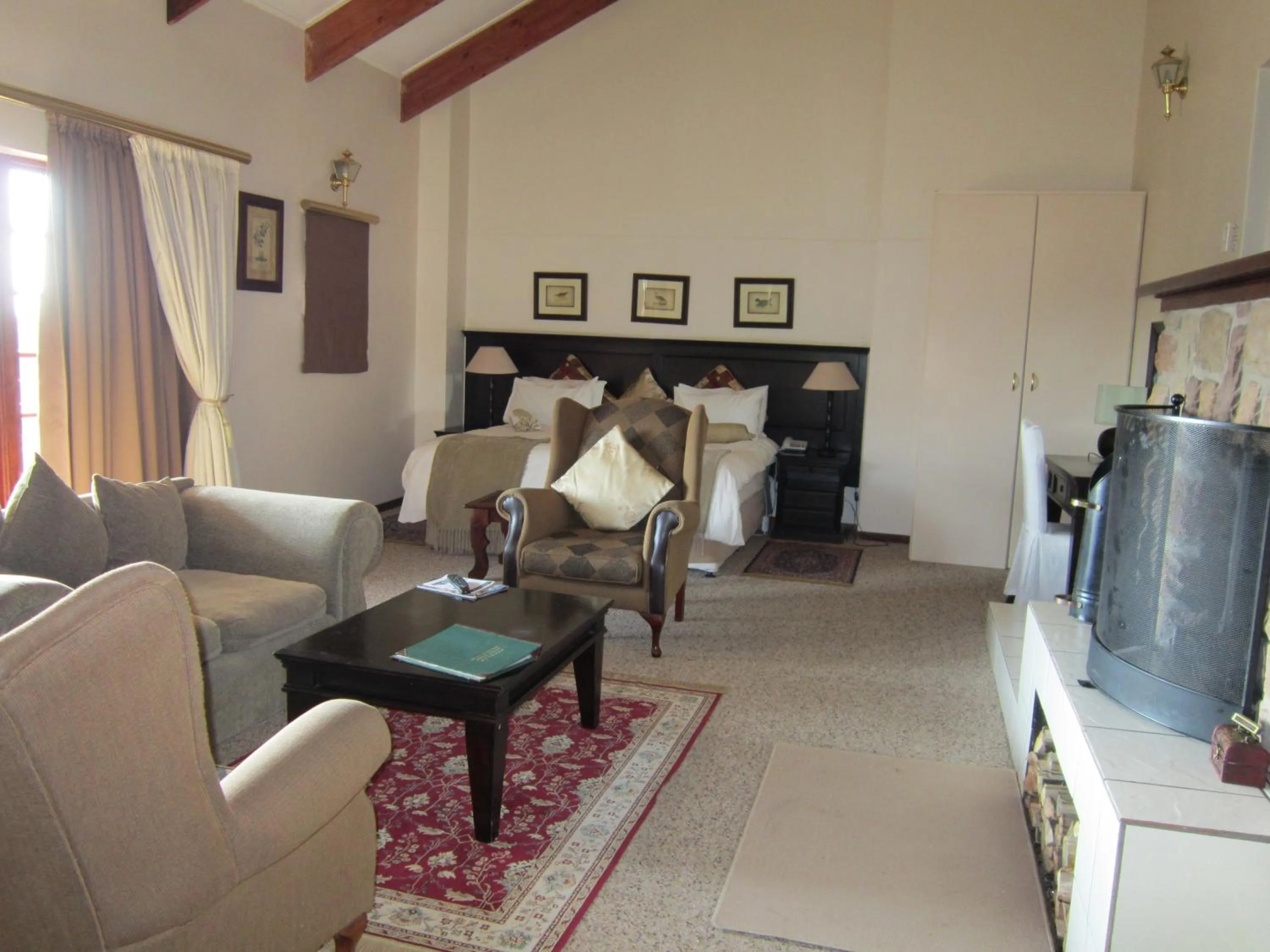 Living room in The Highlander Hotel Dullstroom