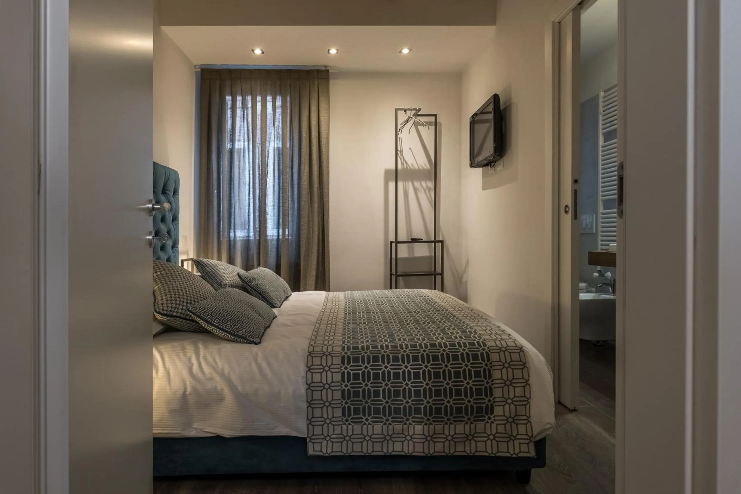 Bathroom, Bed in La Loggia della Luna