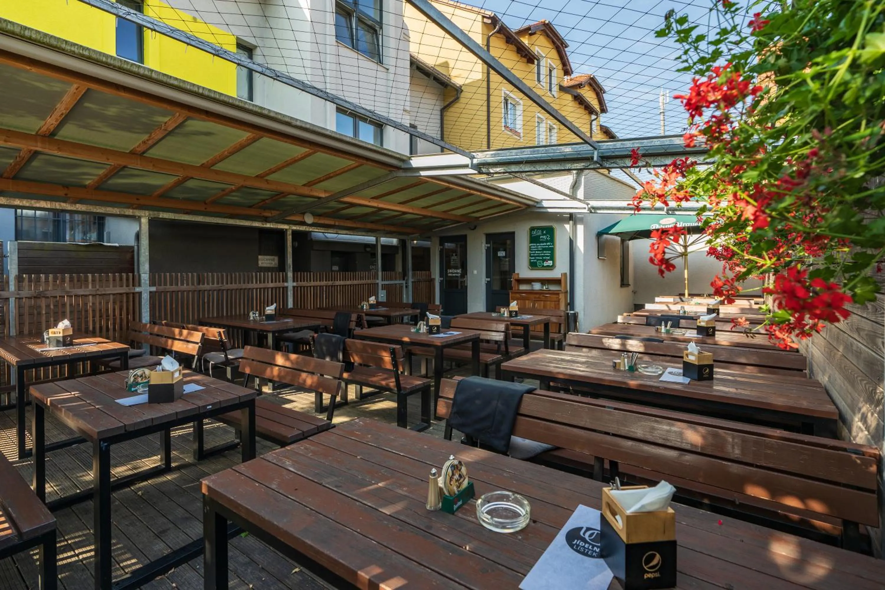 Restaurant/places to eat in Penzion U Gigantu