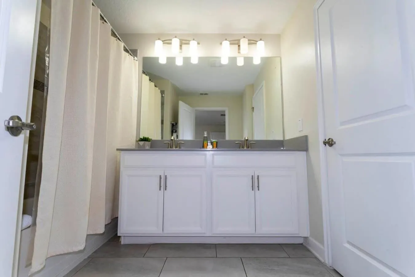 Four Bedrooms TownHome 4861