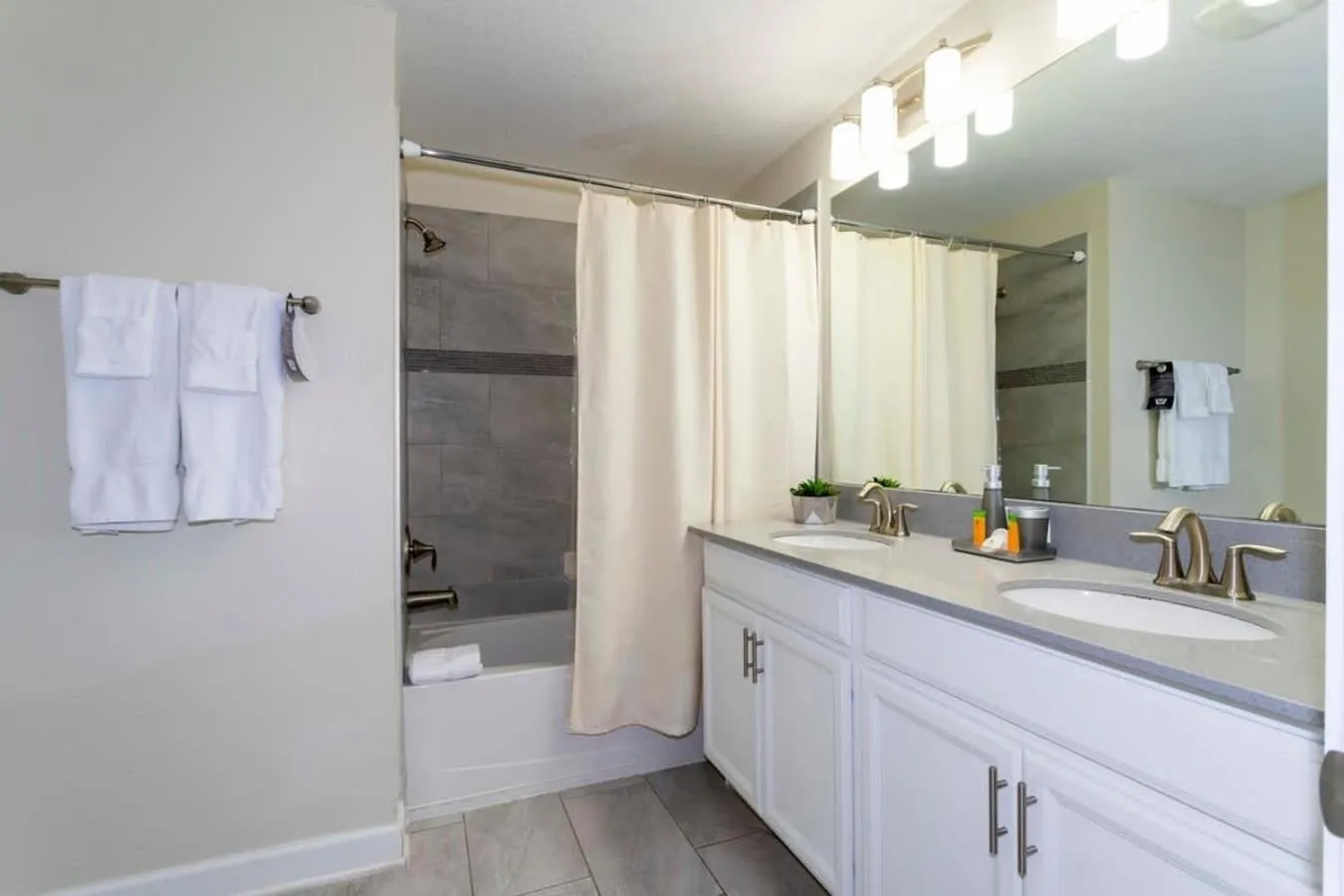 Four Bedrooms TownHome 4861