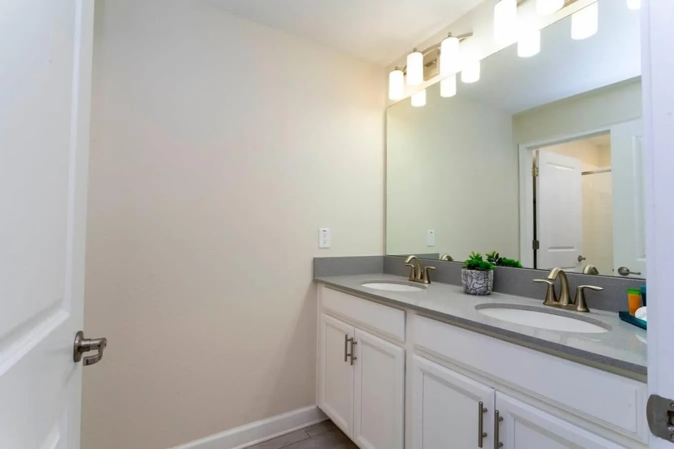 Four Bedrooms TownHome 4861