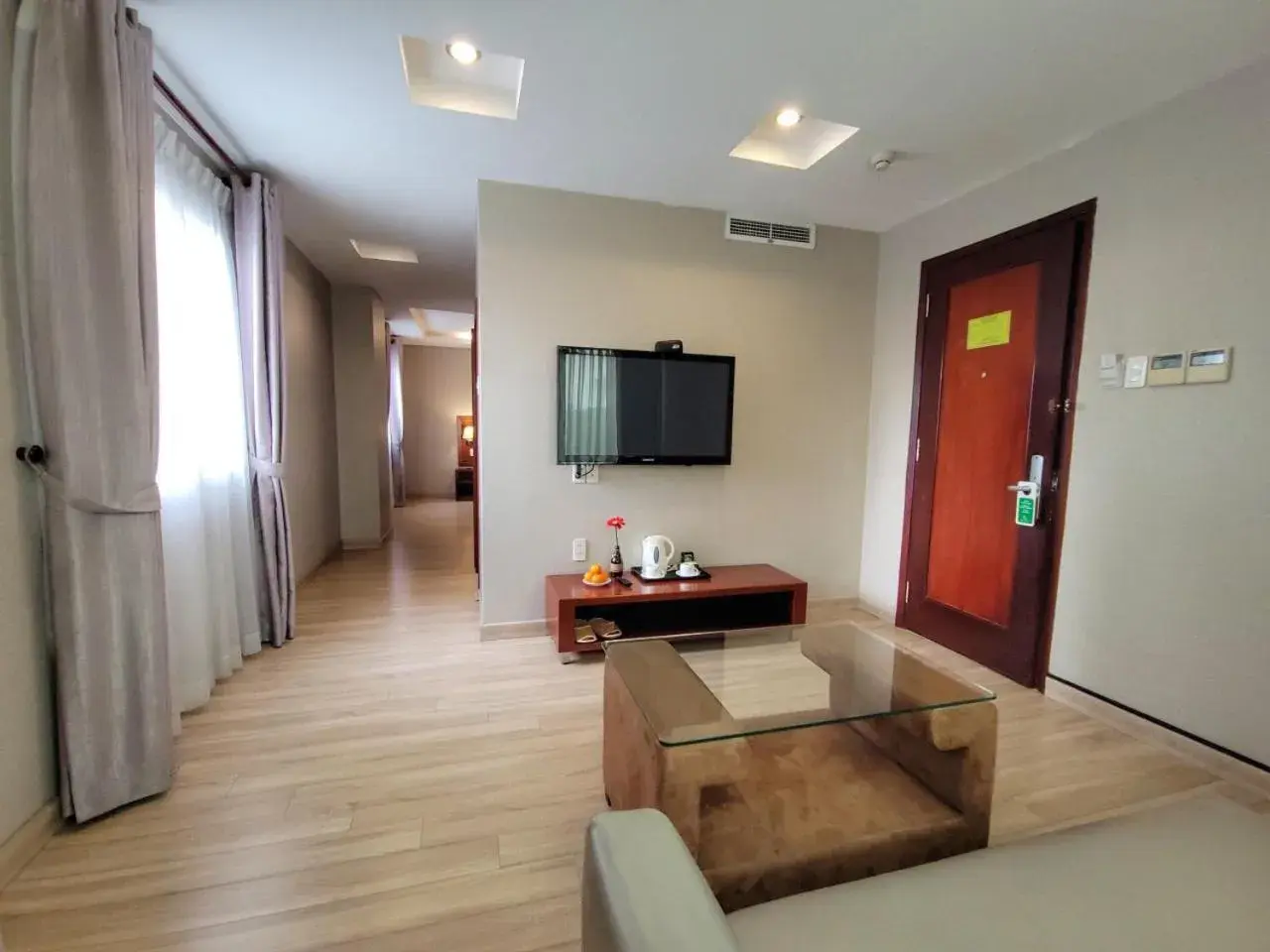 Aristo Suite room (Free mini-bar) in Aristo Saigon Hotel Aristo Suite room (Free mini-bar) in Aristo Saigon Hotel