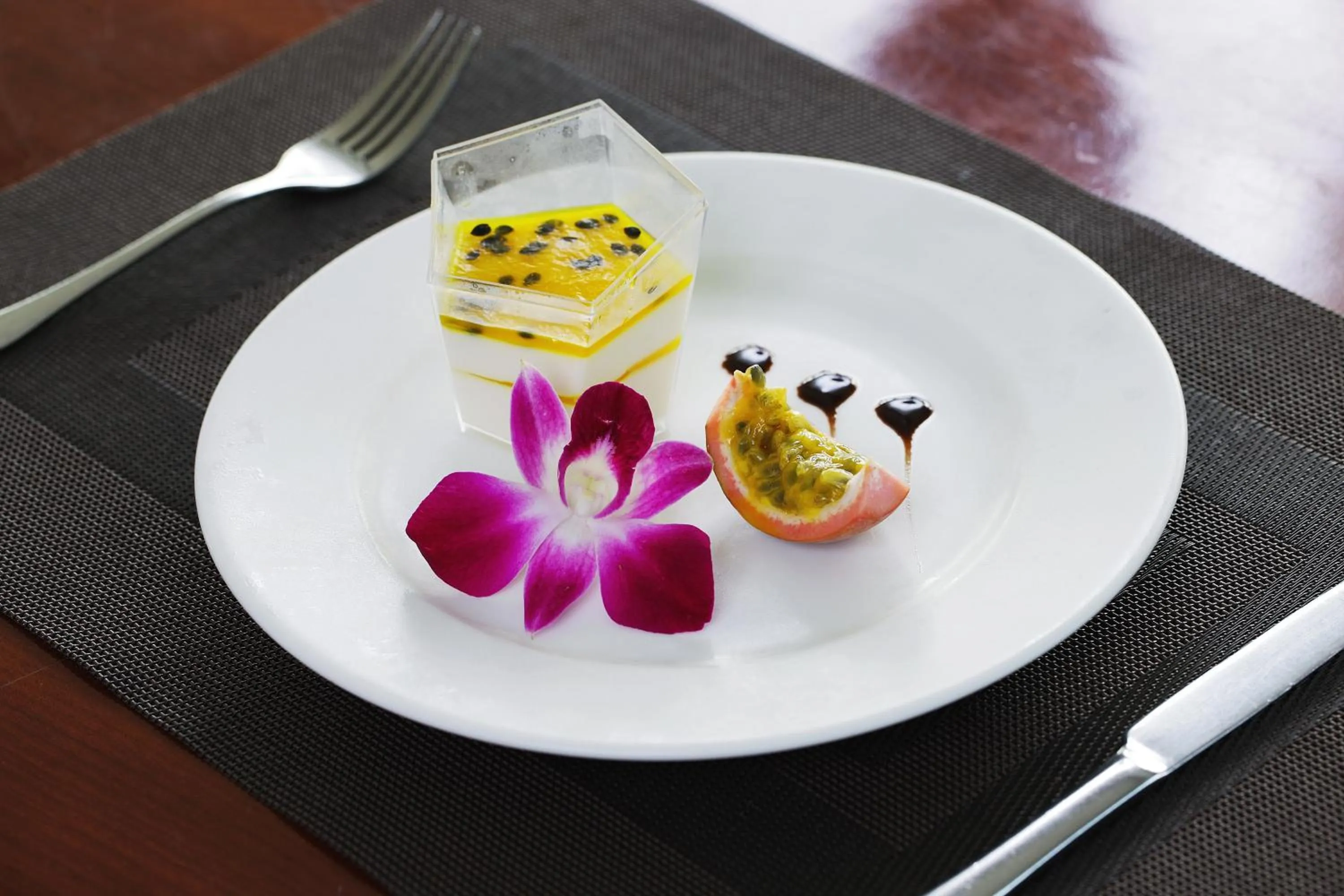 Food and drinks in Aristo Saigon Hotel