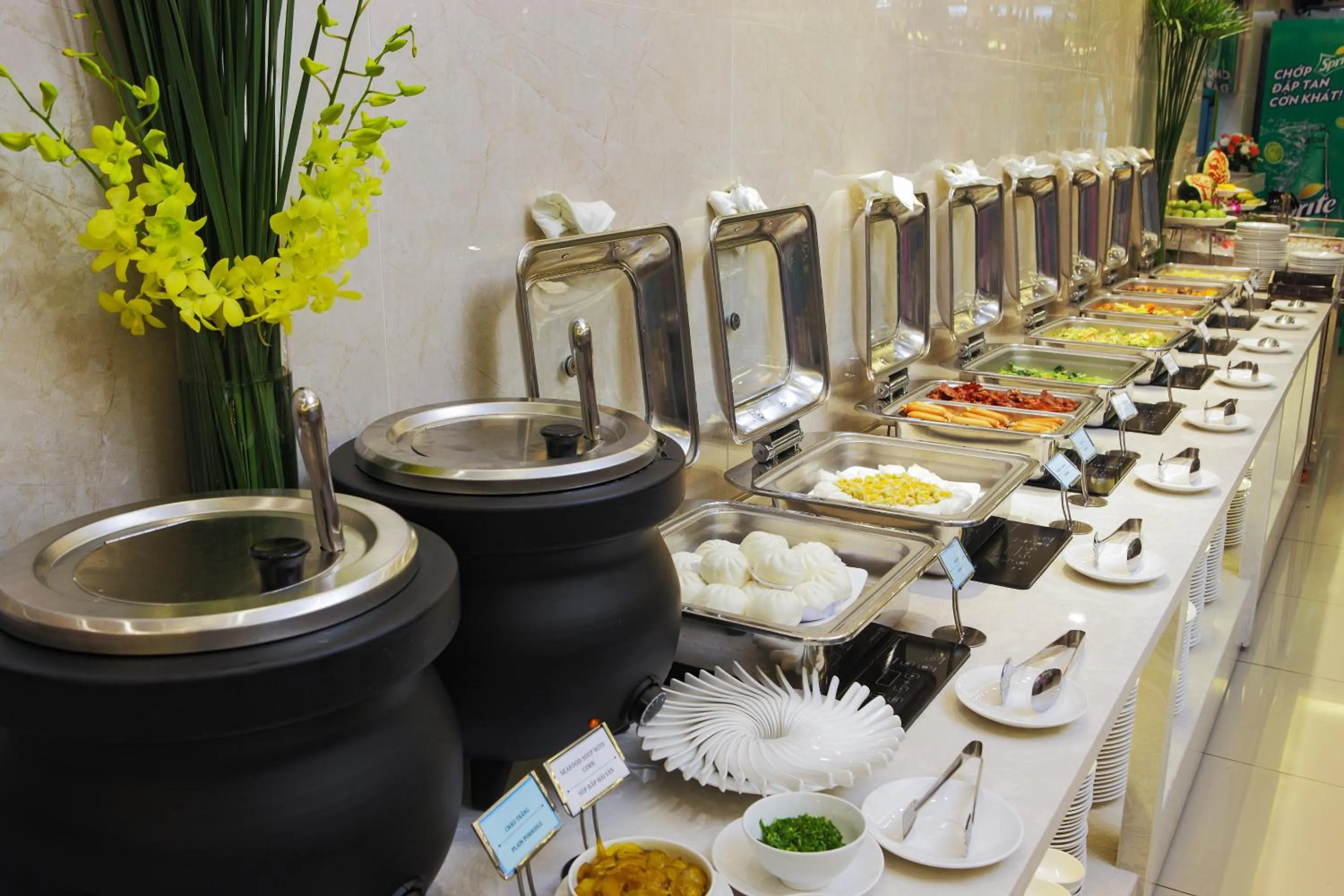Restaurant/places to eat in Aristo Saigon Hotel