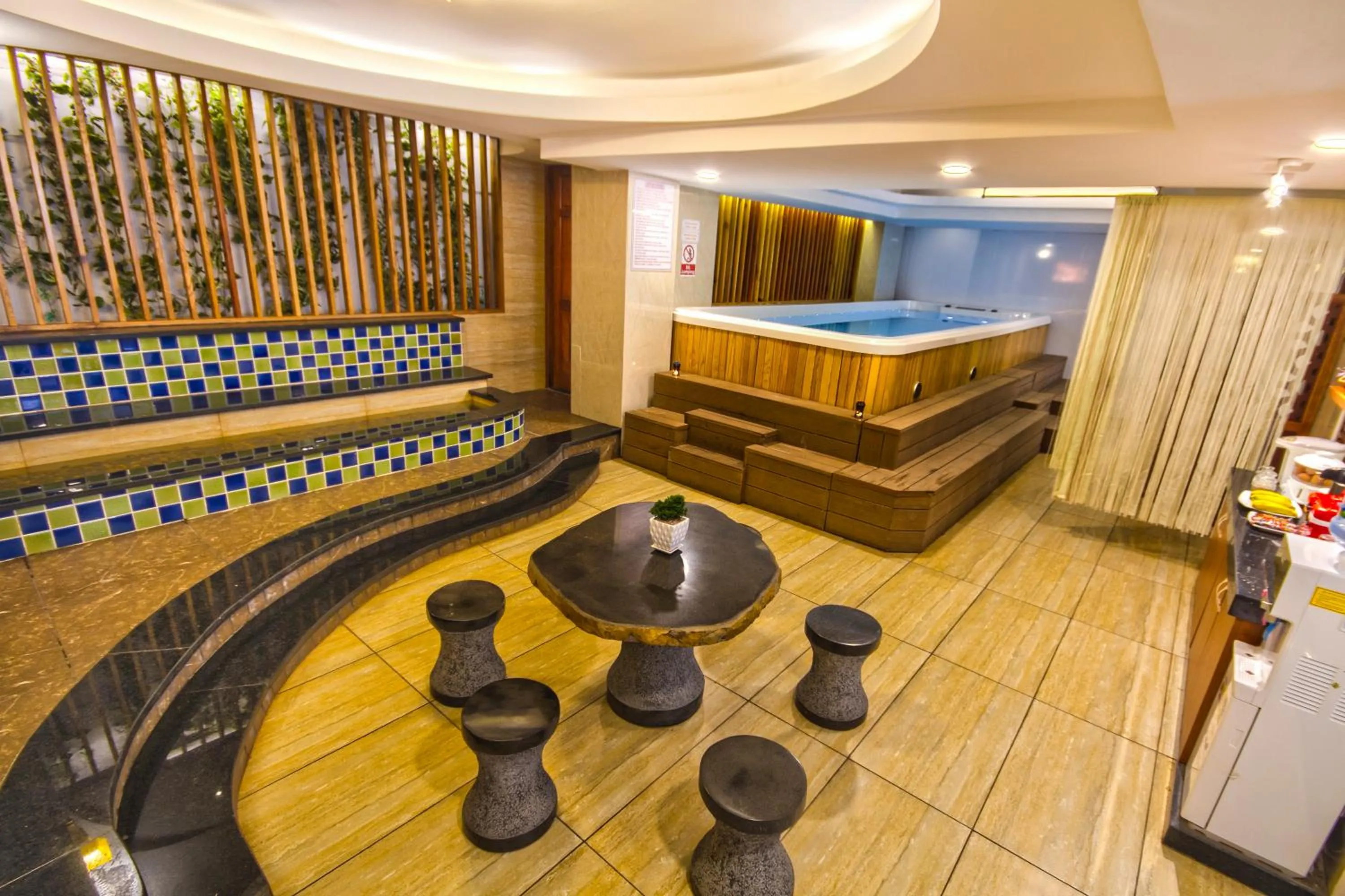 Hot Tub in Aristo Saigon Hotel