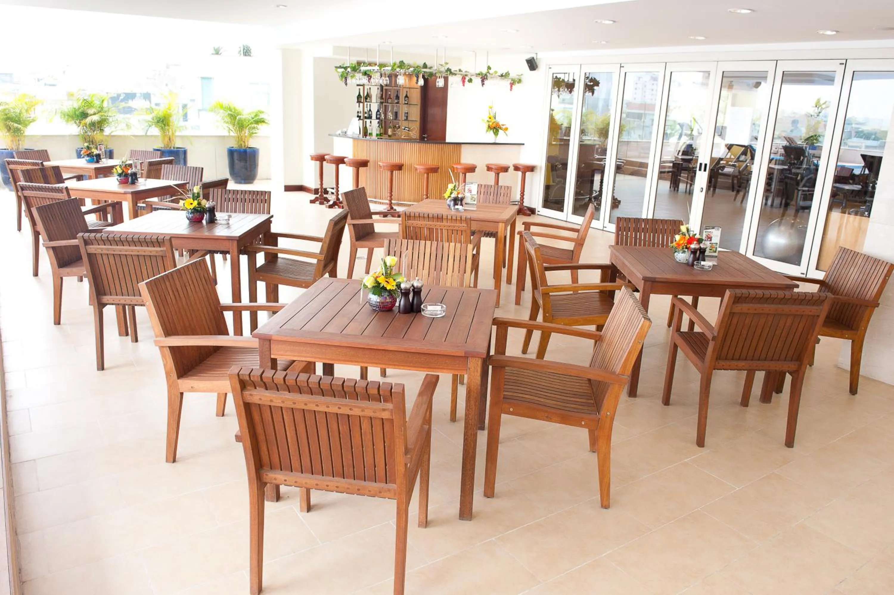 Restaurant/places to eat in Vissai Saigon Hotel