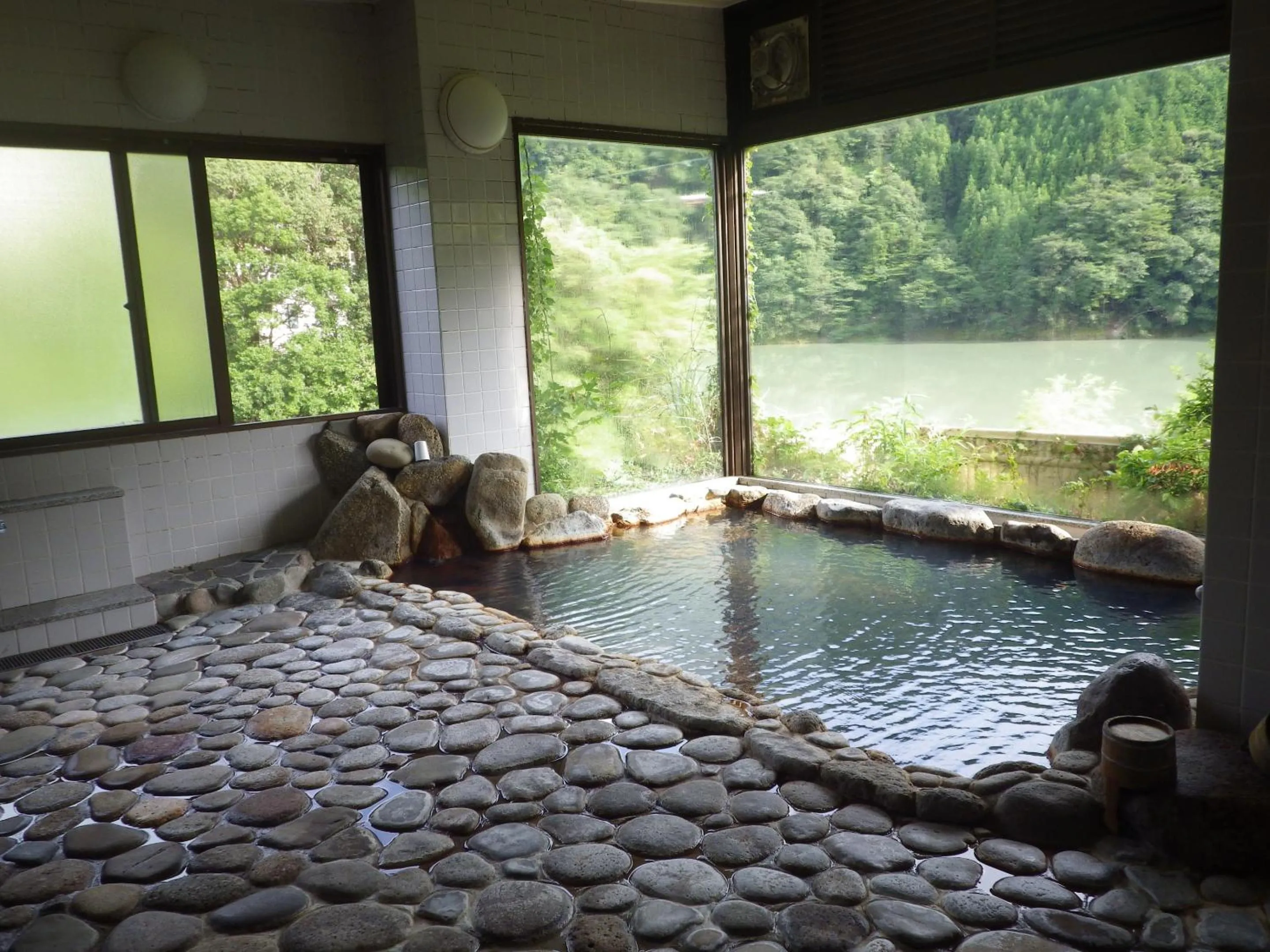 Hot Spring Bath in Kosenkaku Yoshinoya