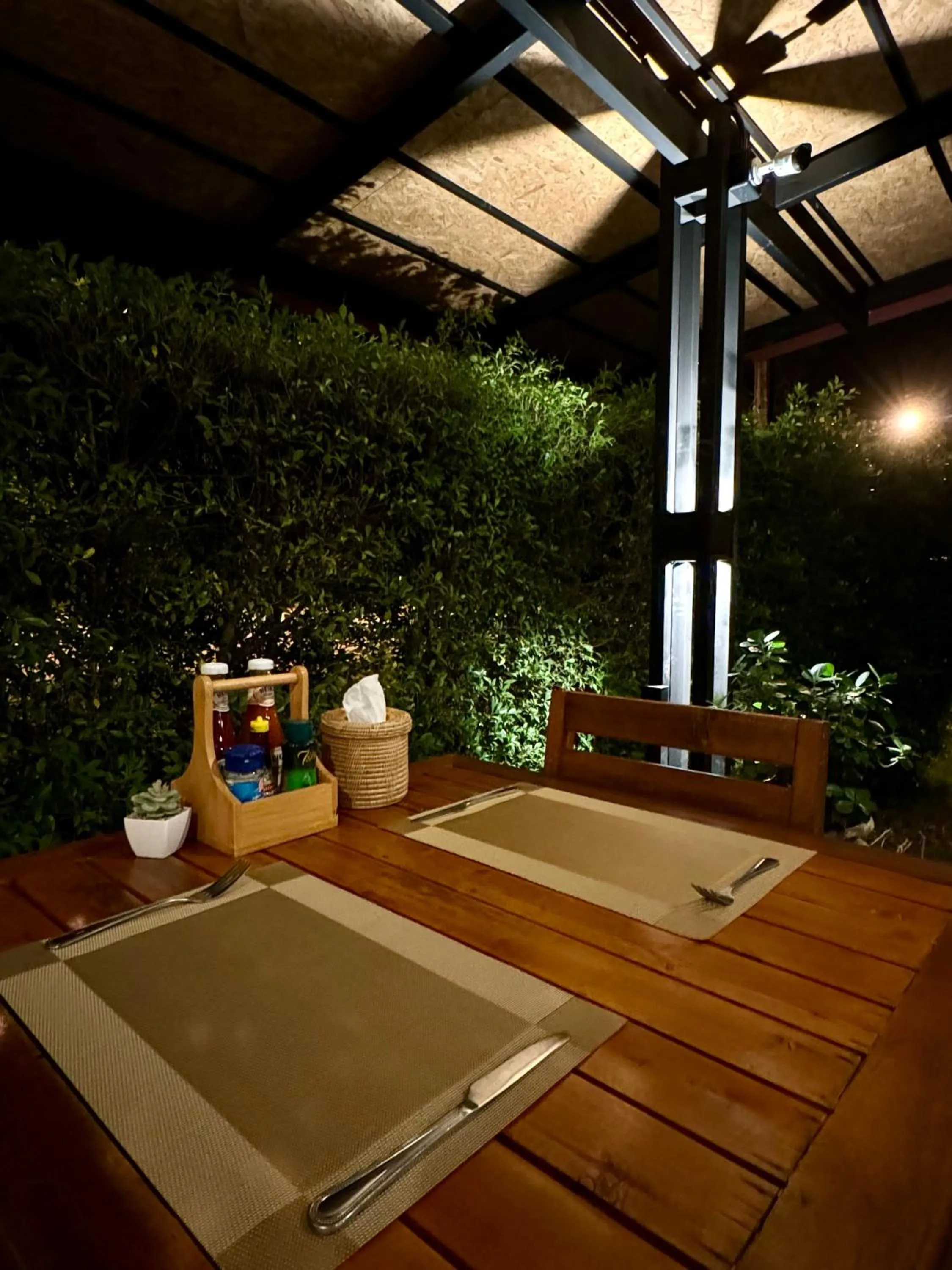 Restaurant/places to eat in Verona Lanta Resort