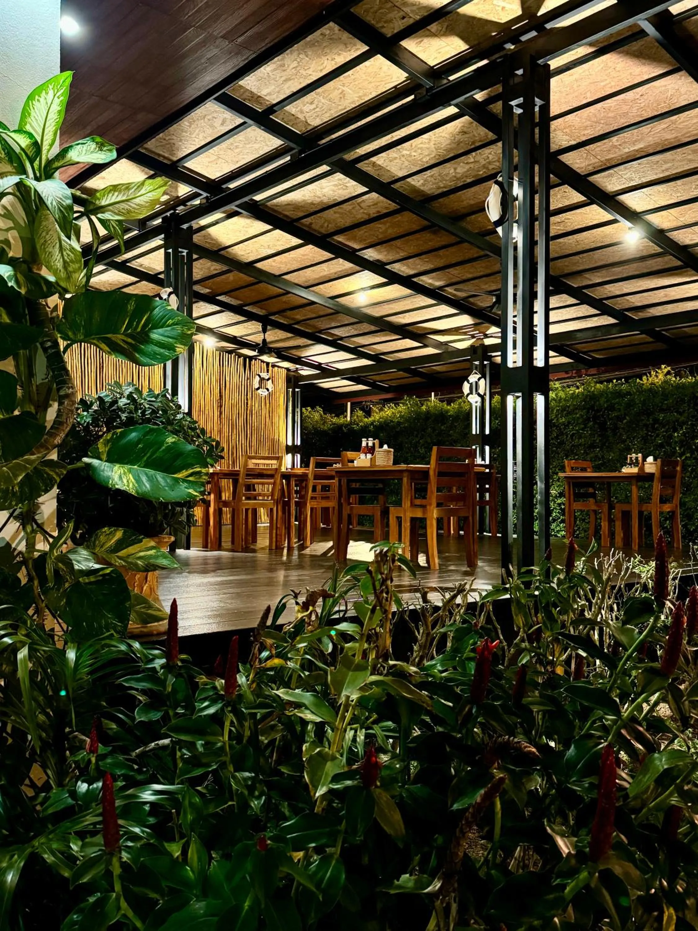 Restaurant/places to eat in Verona Lanta Resort