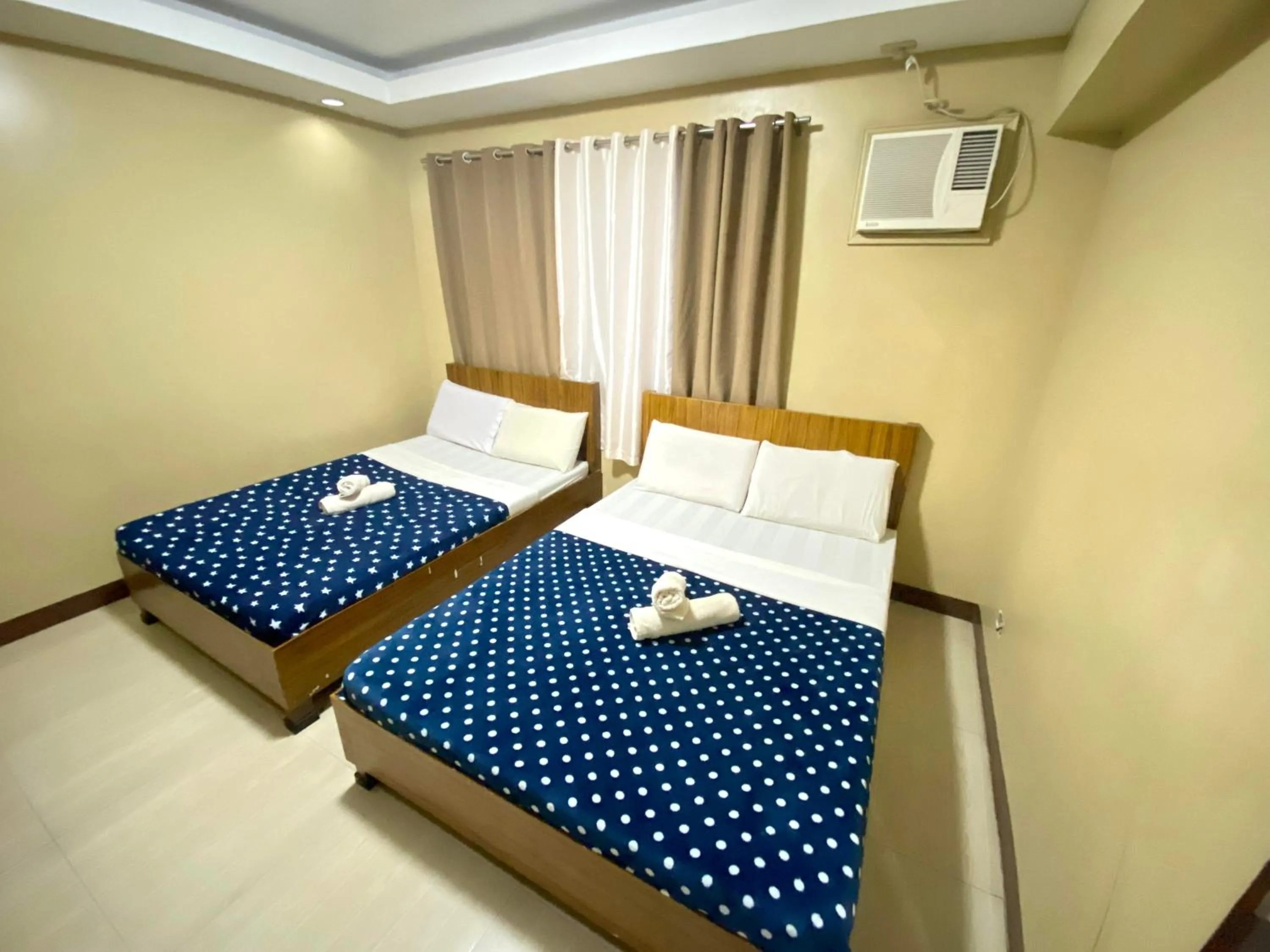 Bed in East Square Inn