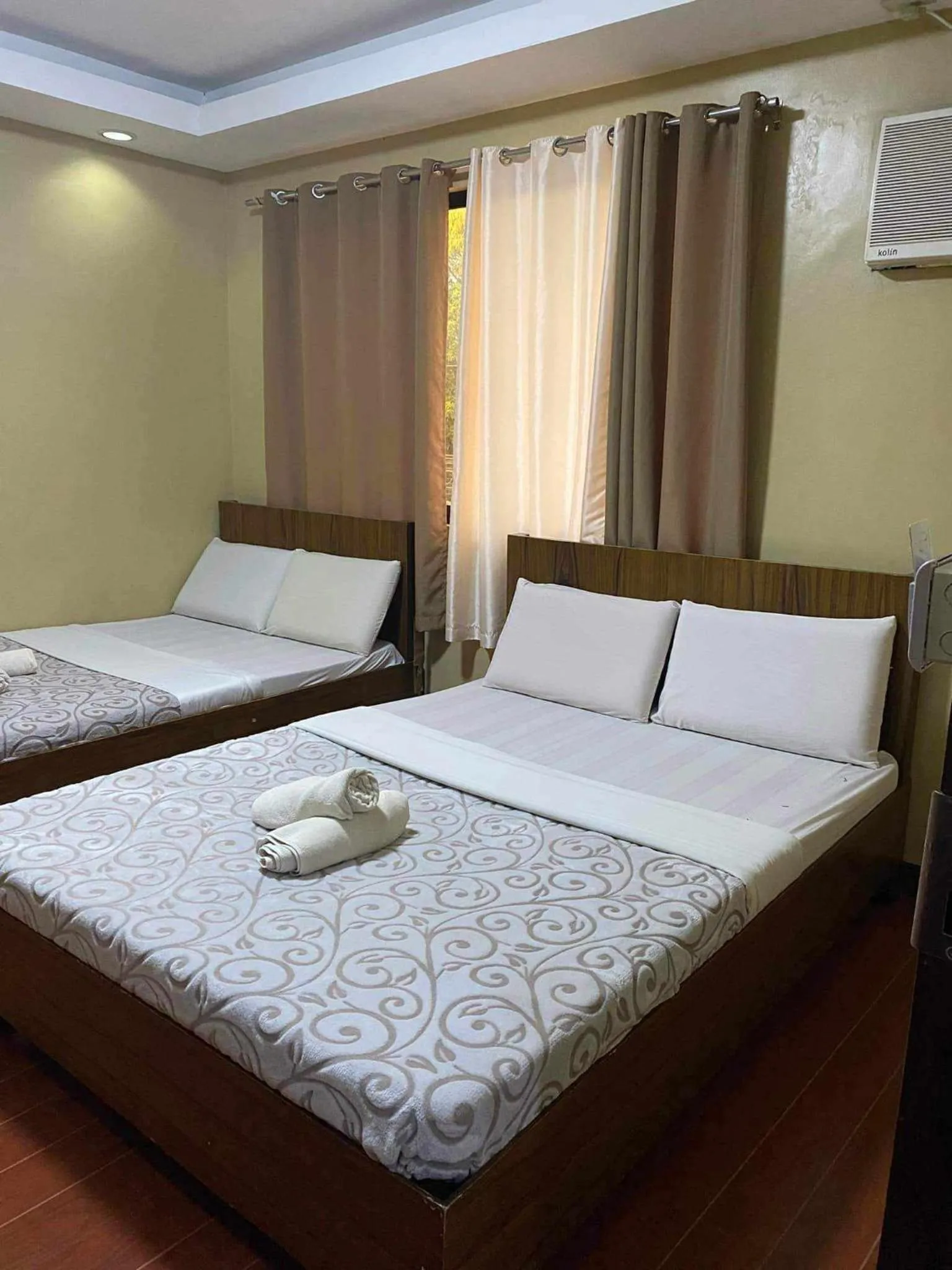 Bed in East Square Inn