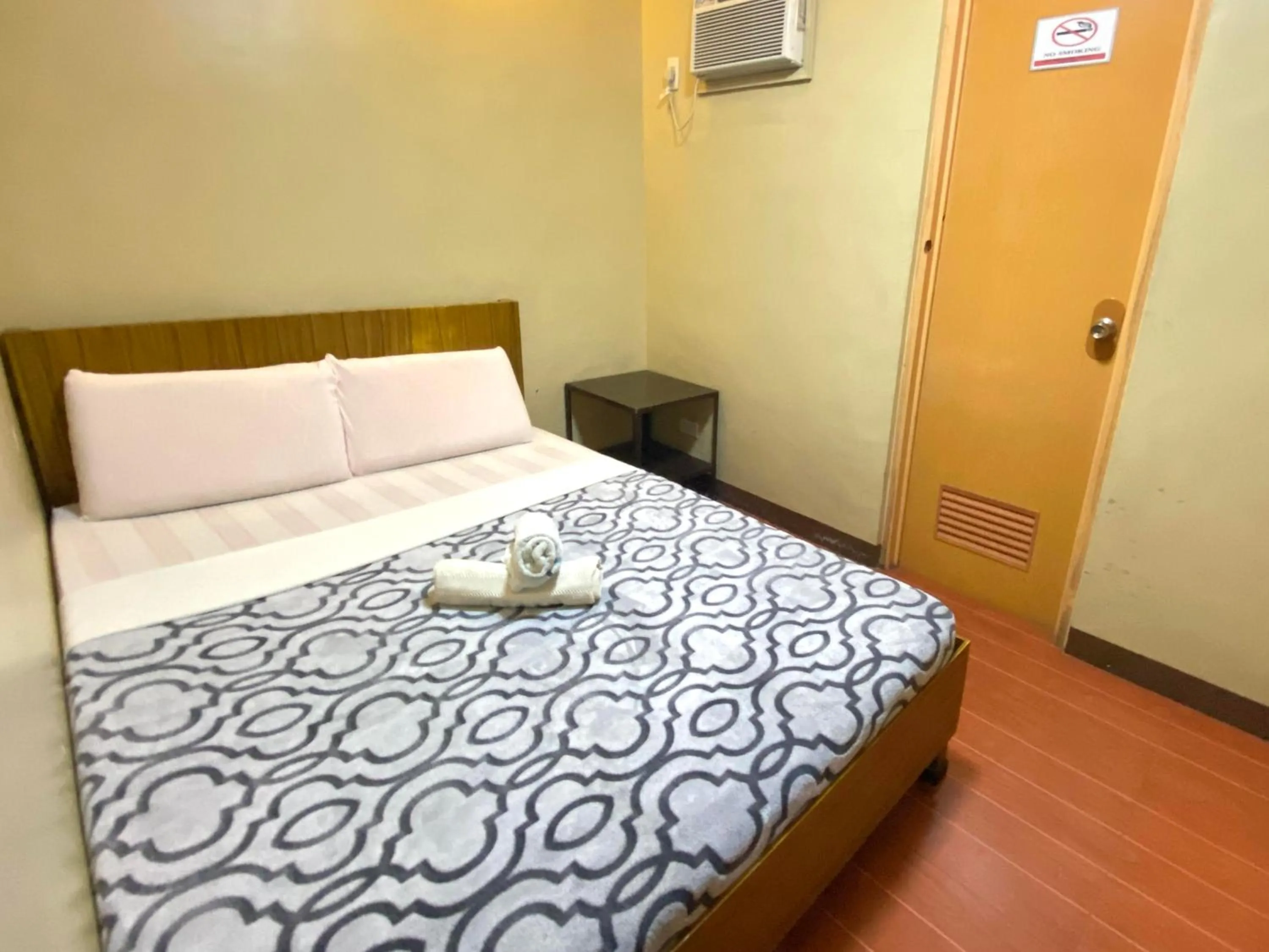 Bed in East Square Inn