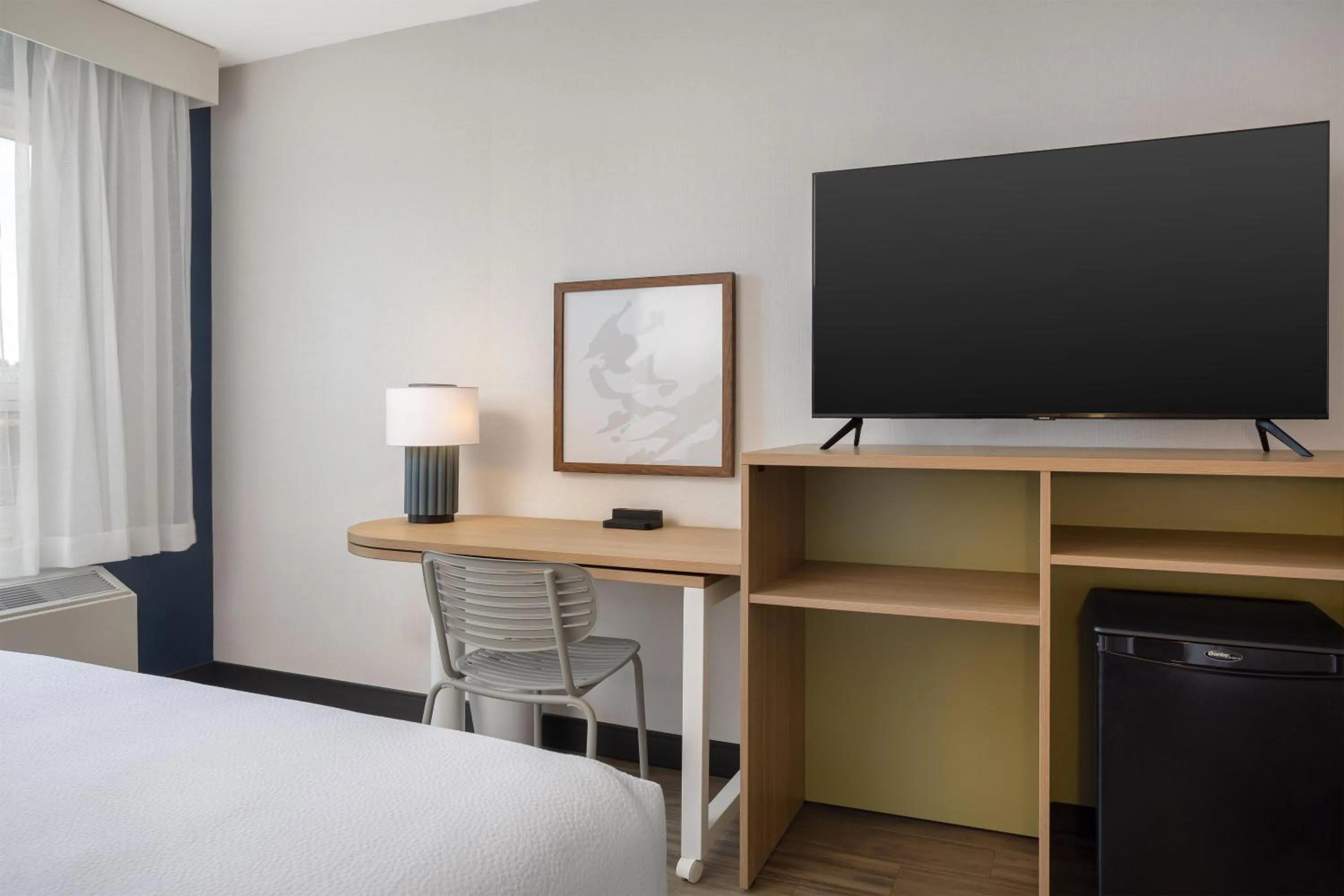 Bedroom, Bed in Spark by Hilton Toronto Mississauga