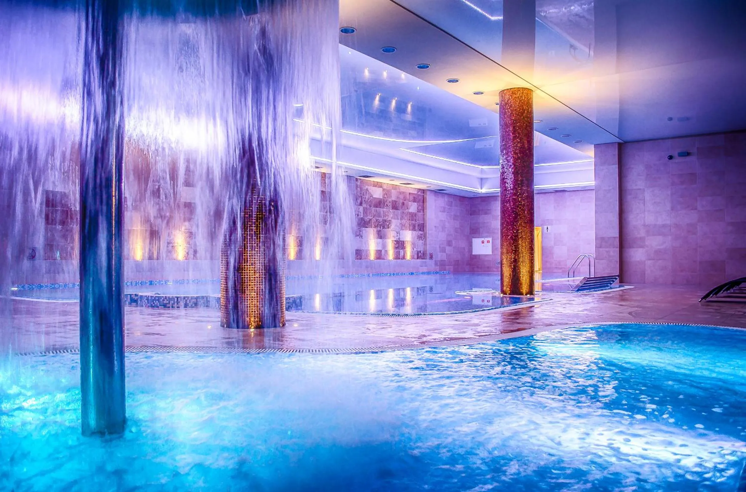 Swimming pool in Hotel Czardasz Spa & Wellness
