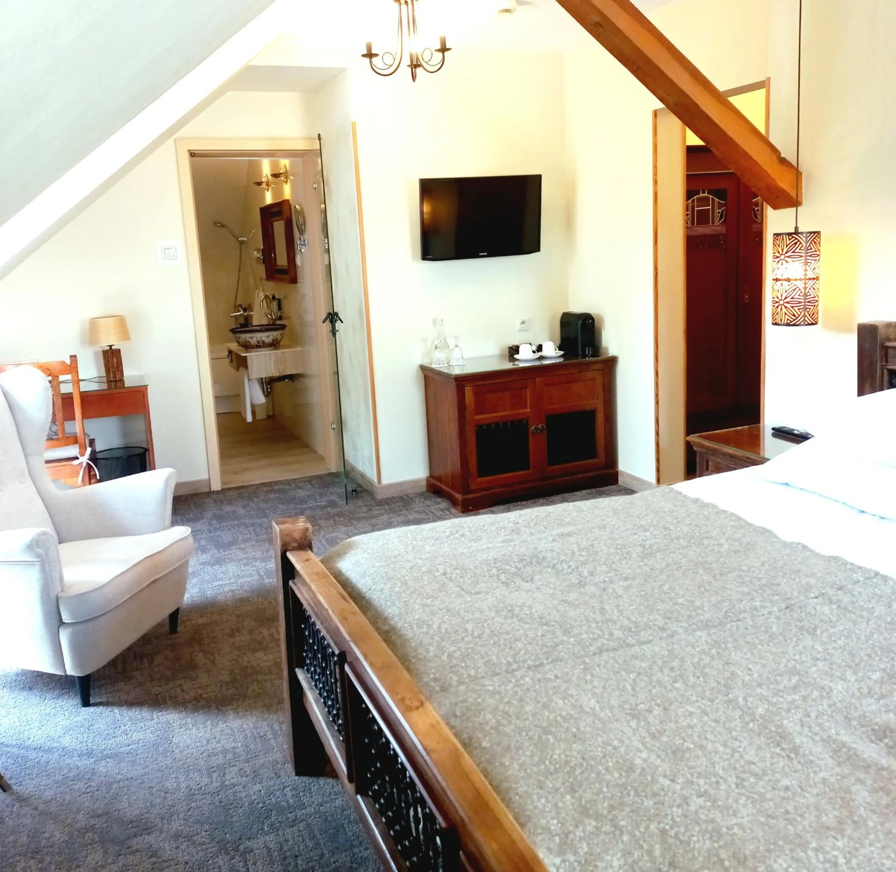 Bed in Karczma Rzym Bydgoszcz S5