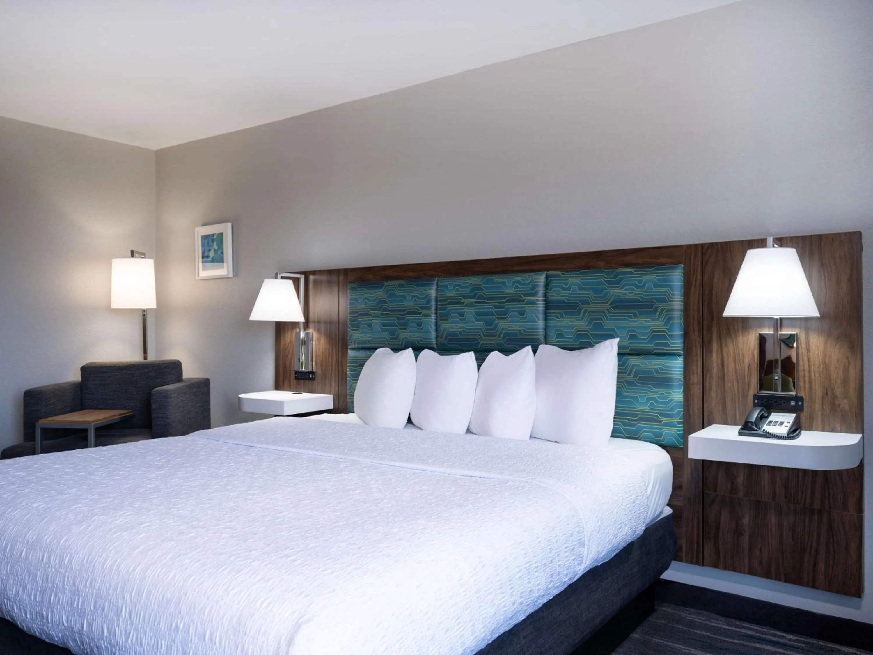 Bed in Hampton Inn Atlanta-Peachtree Corners/Norcross