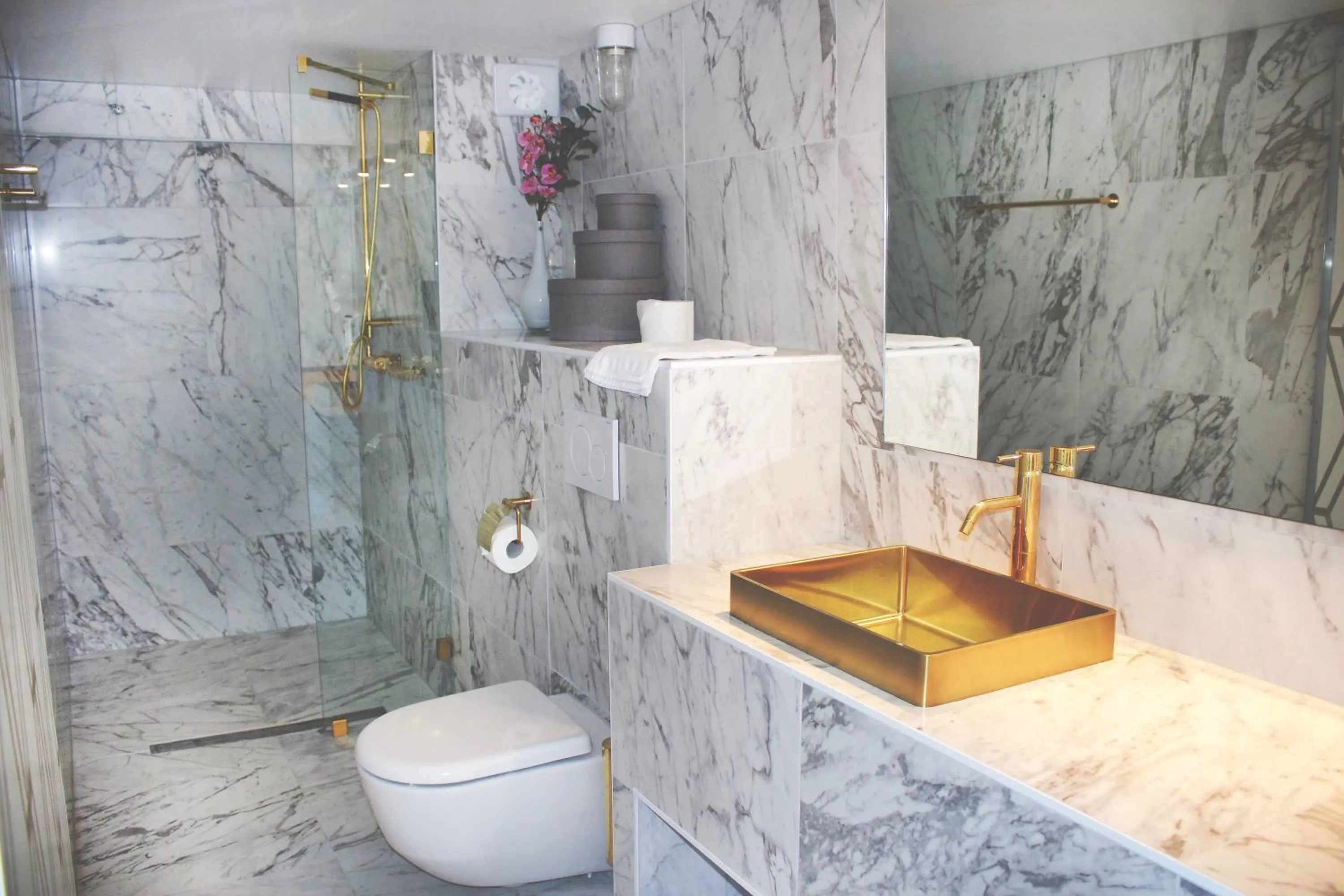 Shower in Rygerfjord Hotel & Hostel