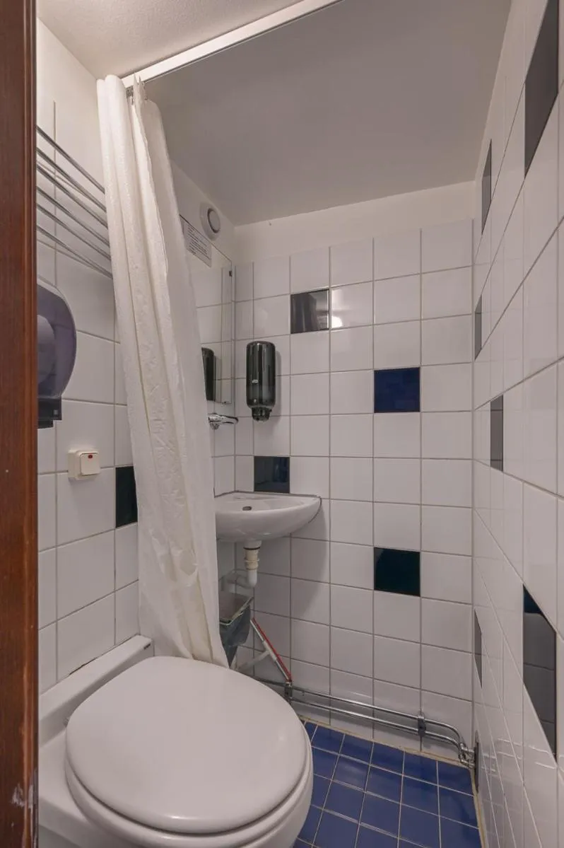 Bathroom in Rygerfjord Hotel & Hostel