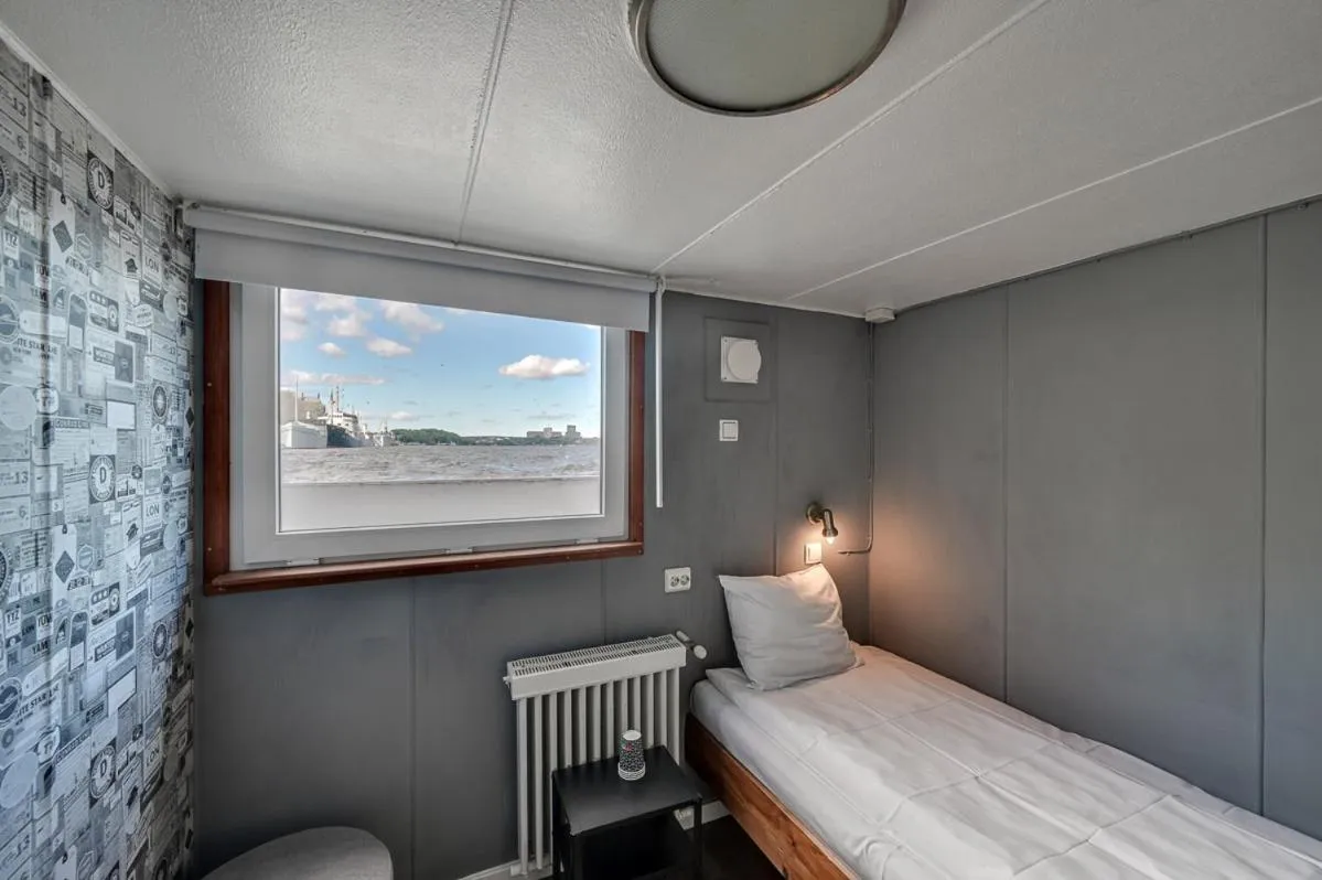 room service, Bed in Rygerfjord Hotel & Hostel