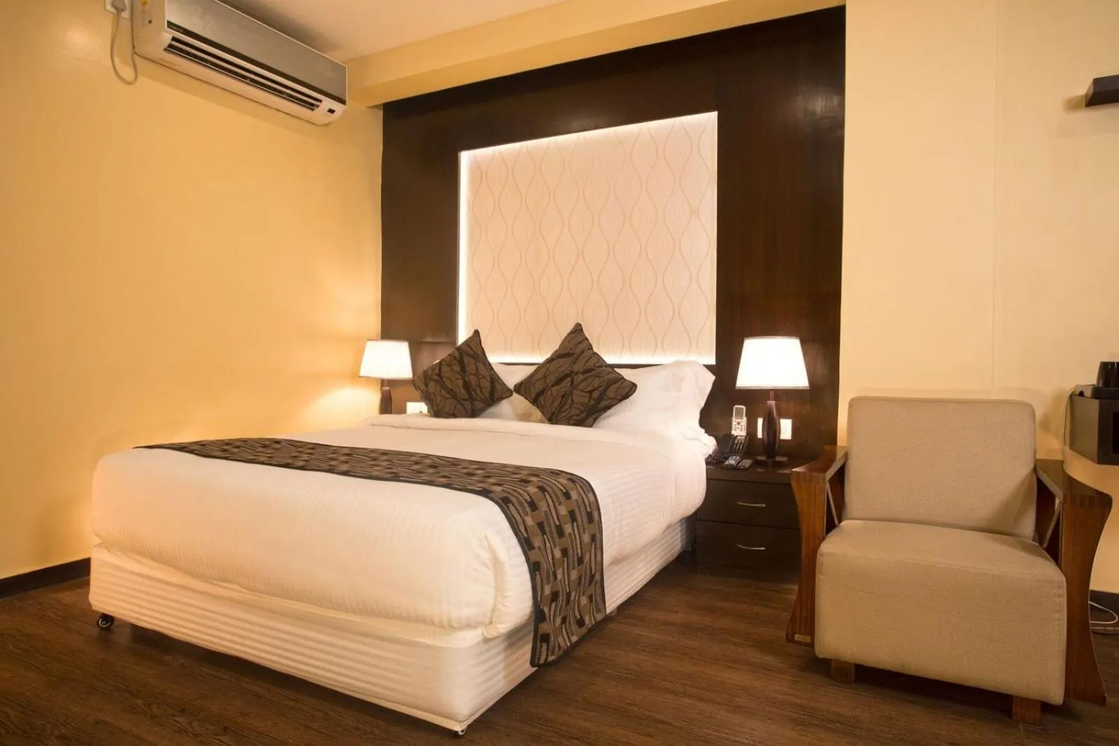 Bedroom, Bed in United Business Hotel