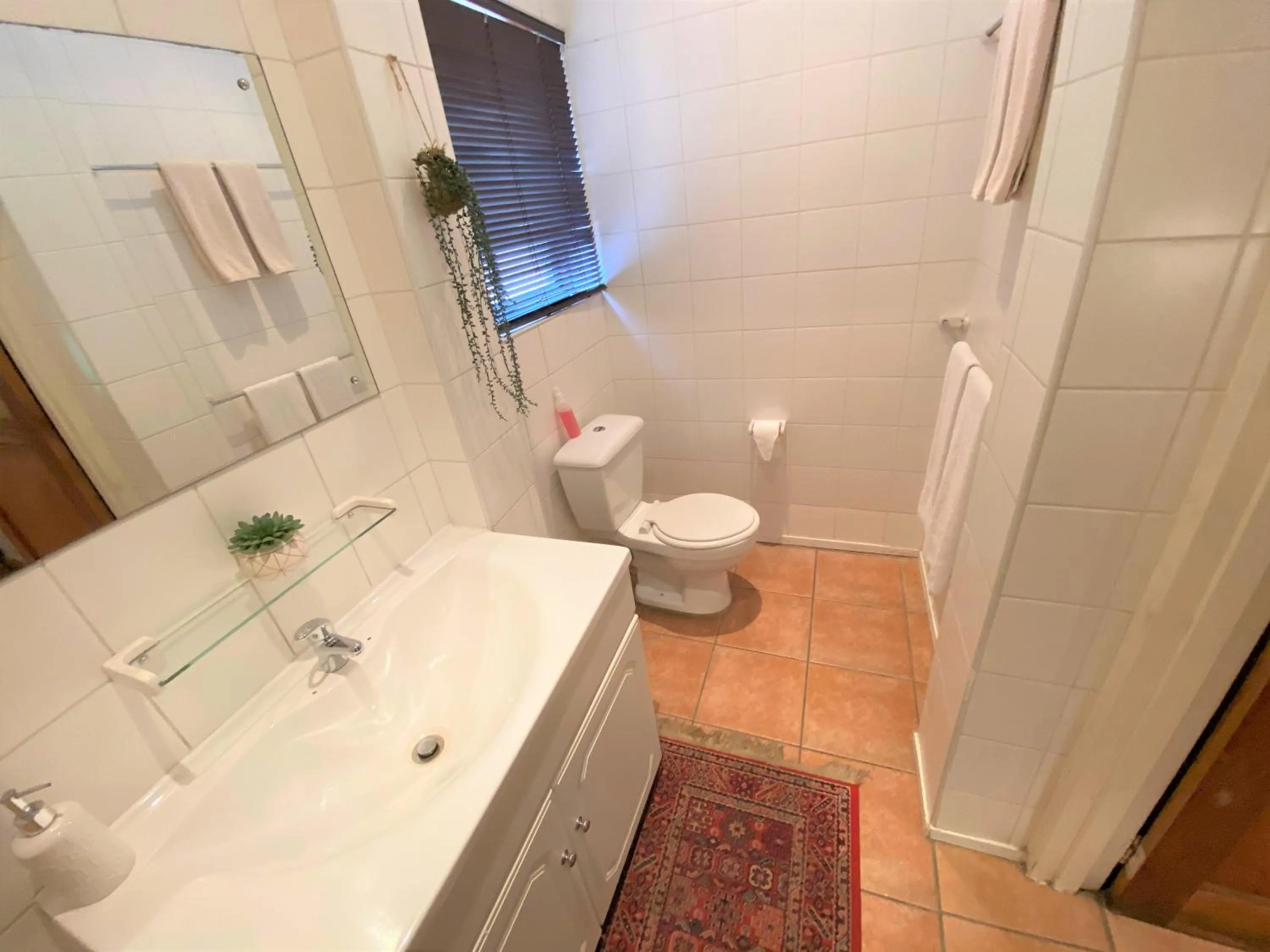 Bathroom in Safari Club Guest Lodge OR Tambo International Airport