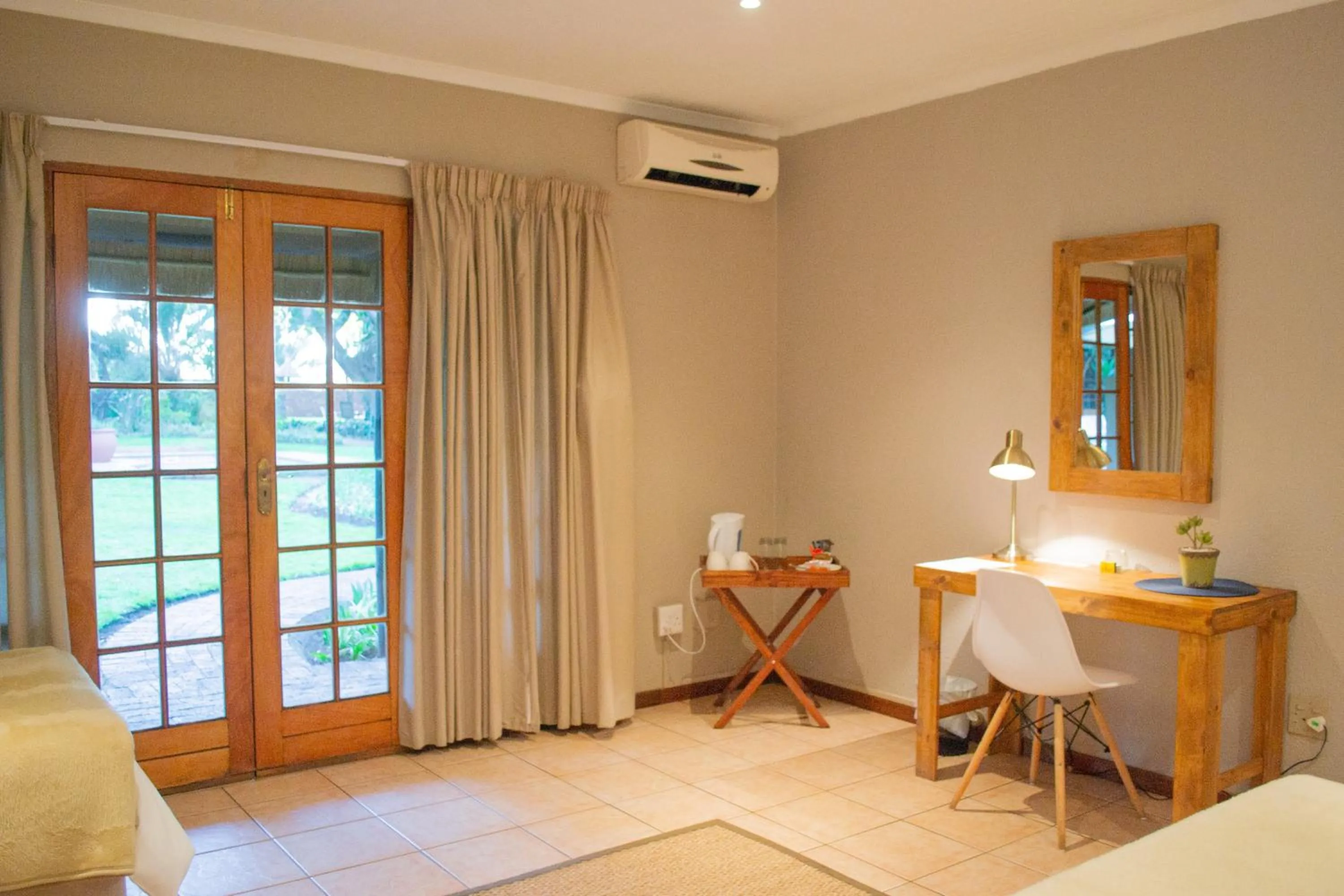 Safari Club Guest Lodge OR Tambo International Airport