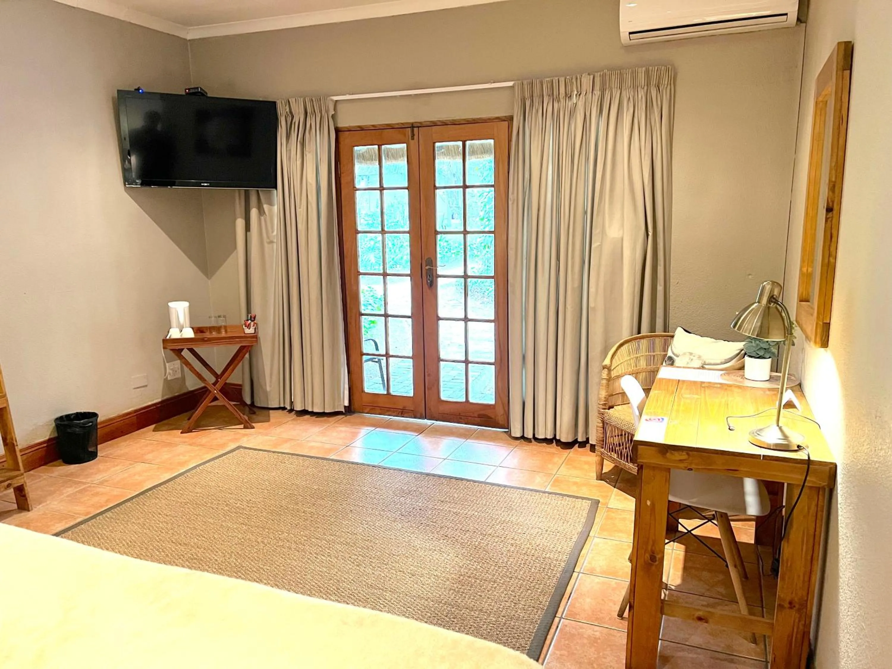 Bed in Safari Club Guest Lodge OR Tambo International Airport