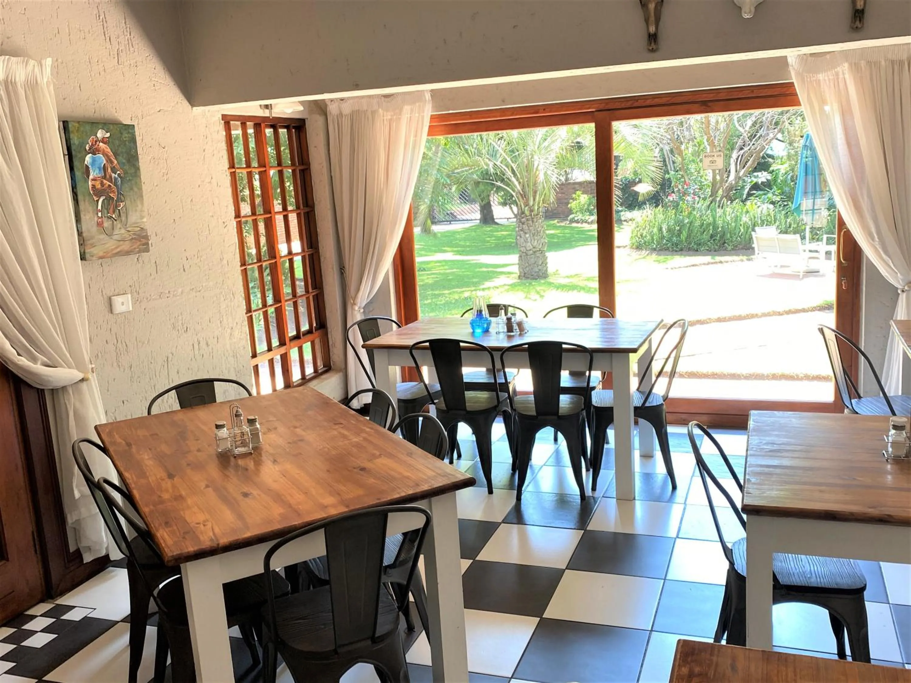 Dining area in Safari Club Guest Lodge OR Tambo International Airport