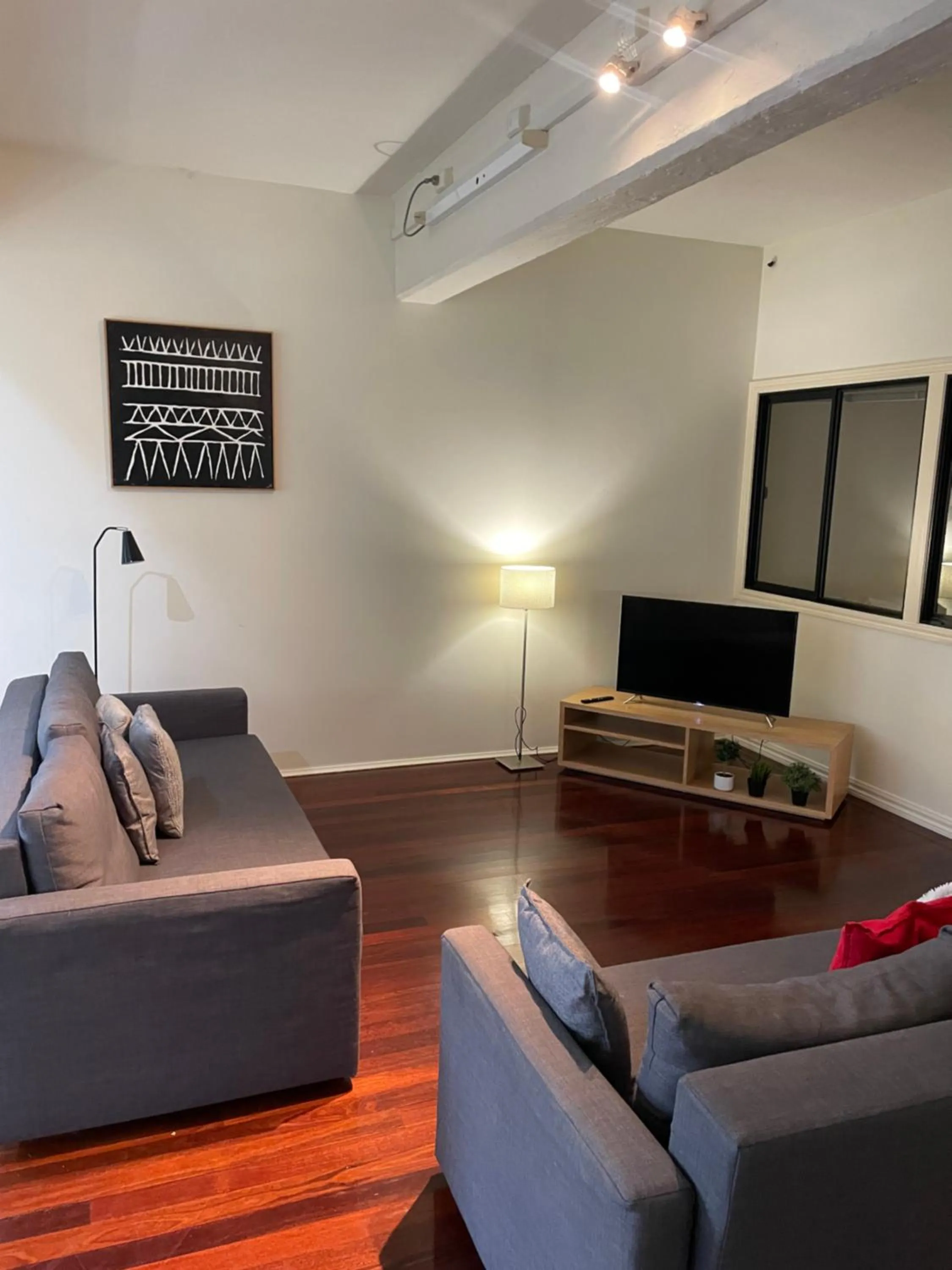 TV and multimedia in ReadySet Apartments on King