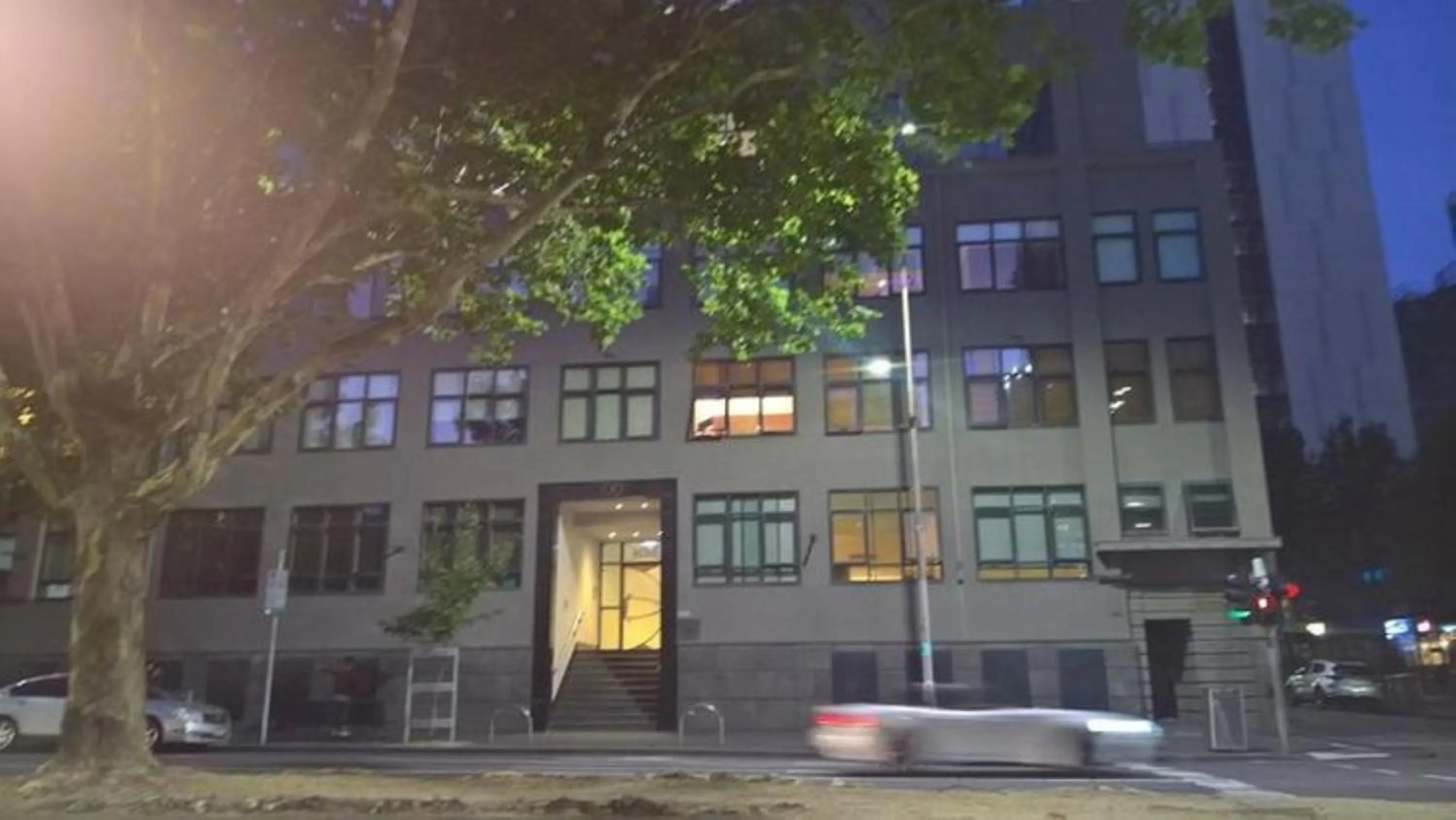 Facade/entrance in ReadySet Apartments on King