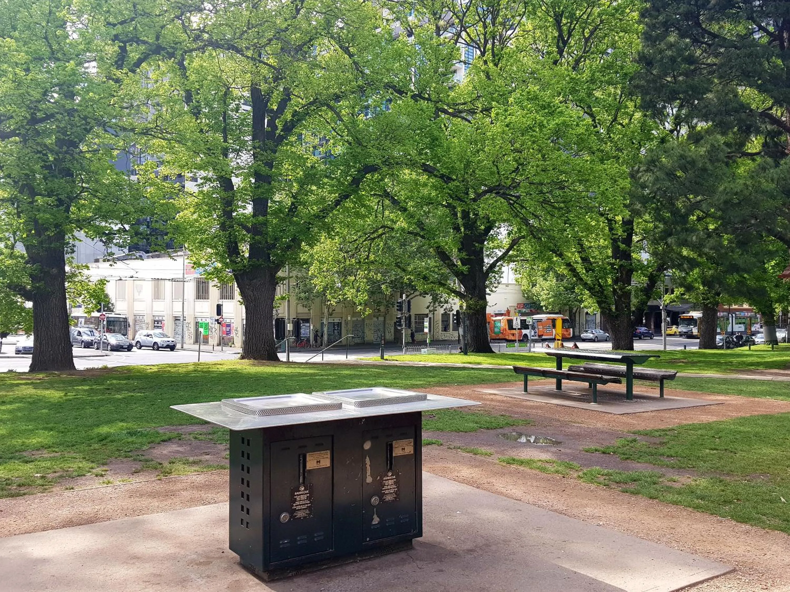 BBQ facilities in ReadySet Apartments on King