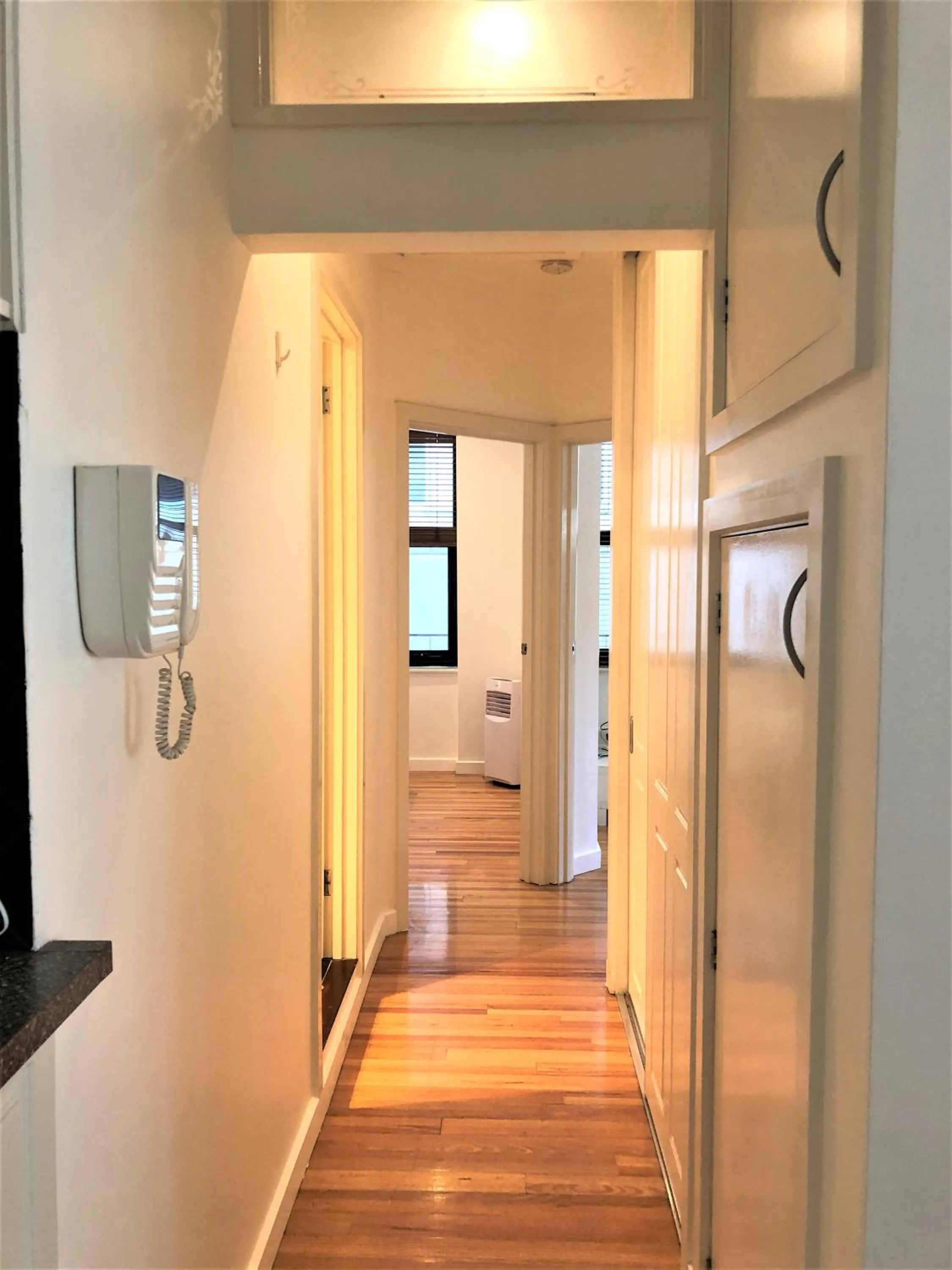 Facade/entrance in ReadySet Apartments on King