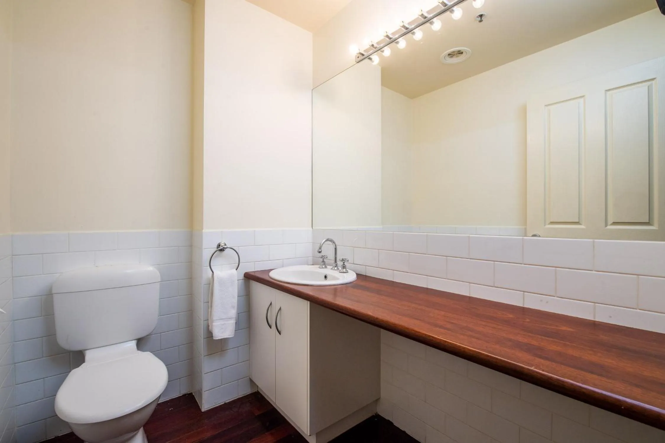 Bathroom in ReadySet Apartments on King
