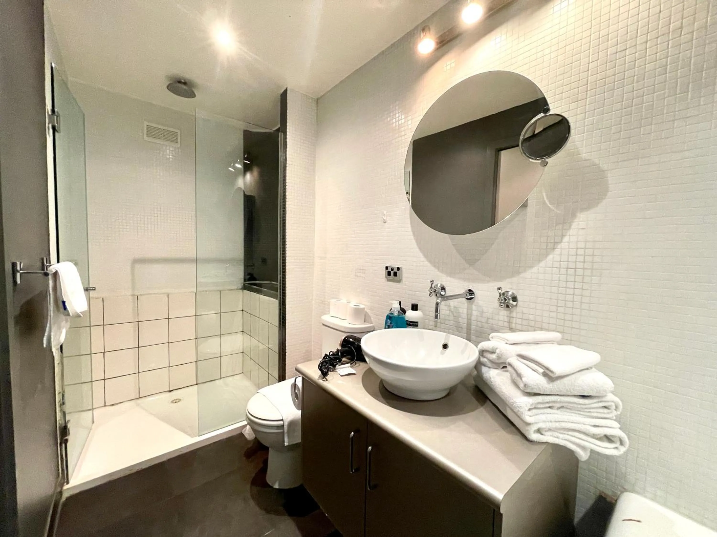 Shower in ReadySet Apartments on King