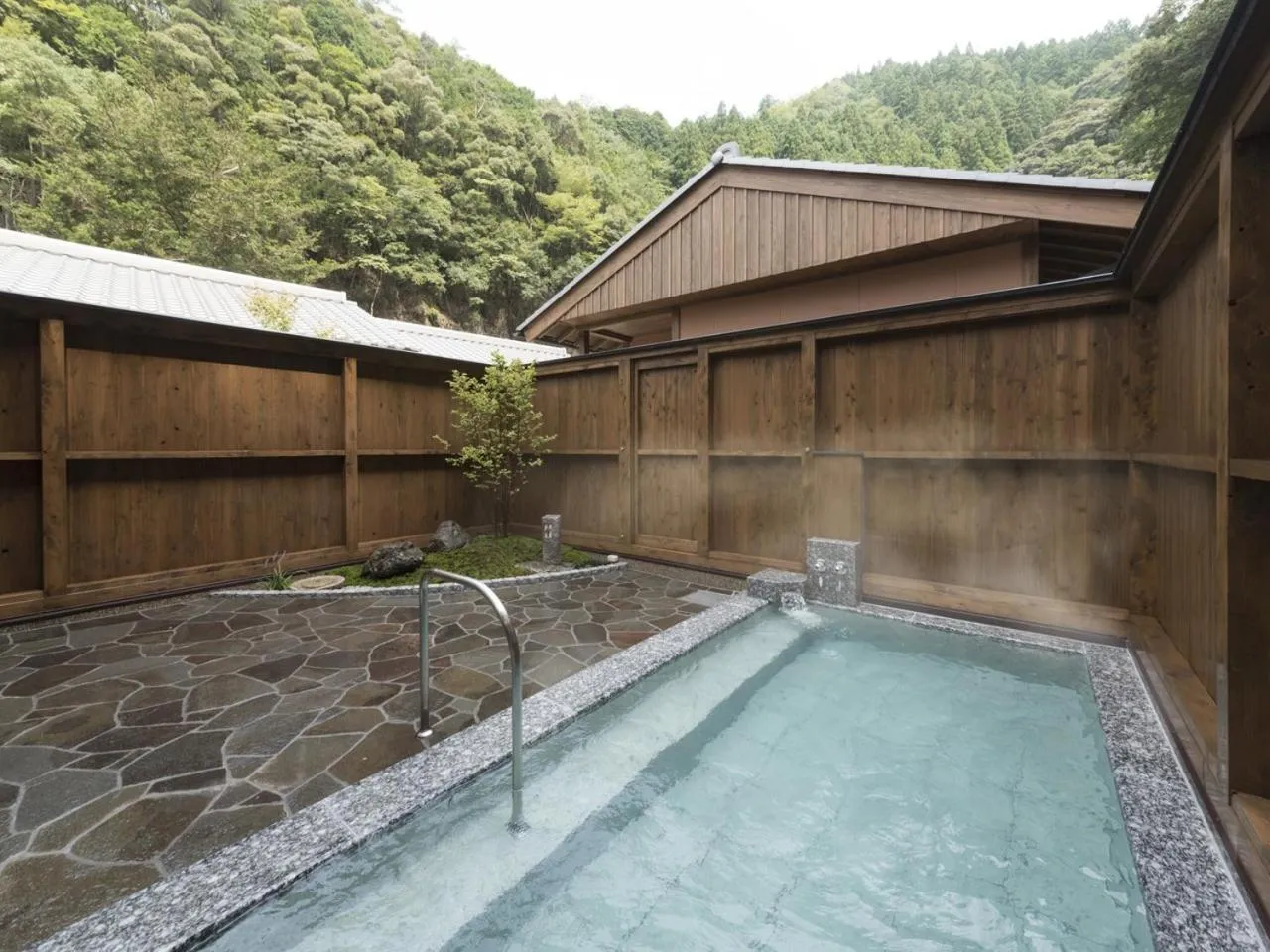 Hot Spring Bath in Yunotani Senkei