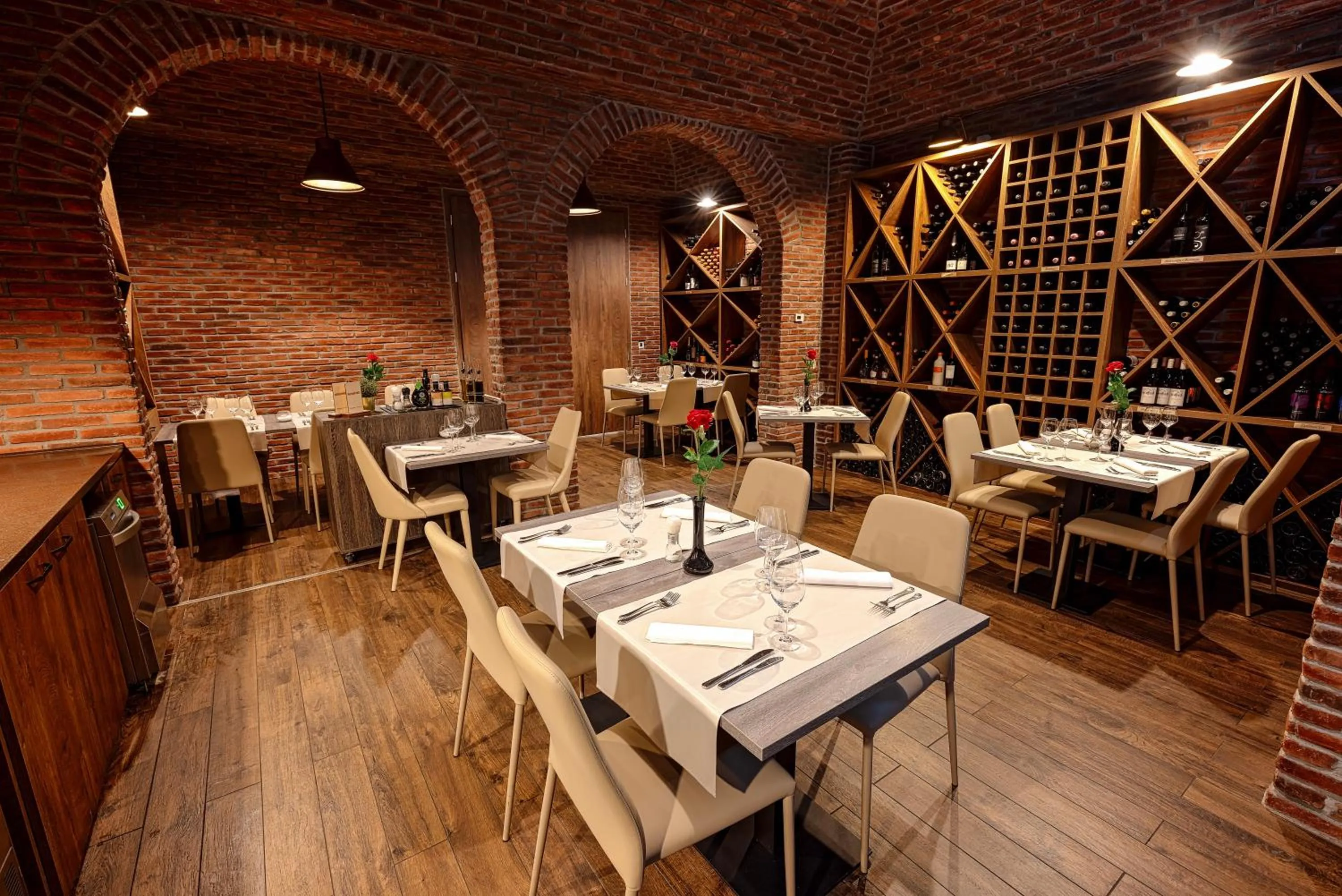 Restaurant/places to eat in Hotel Princess