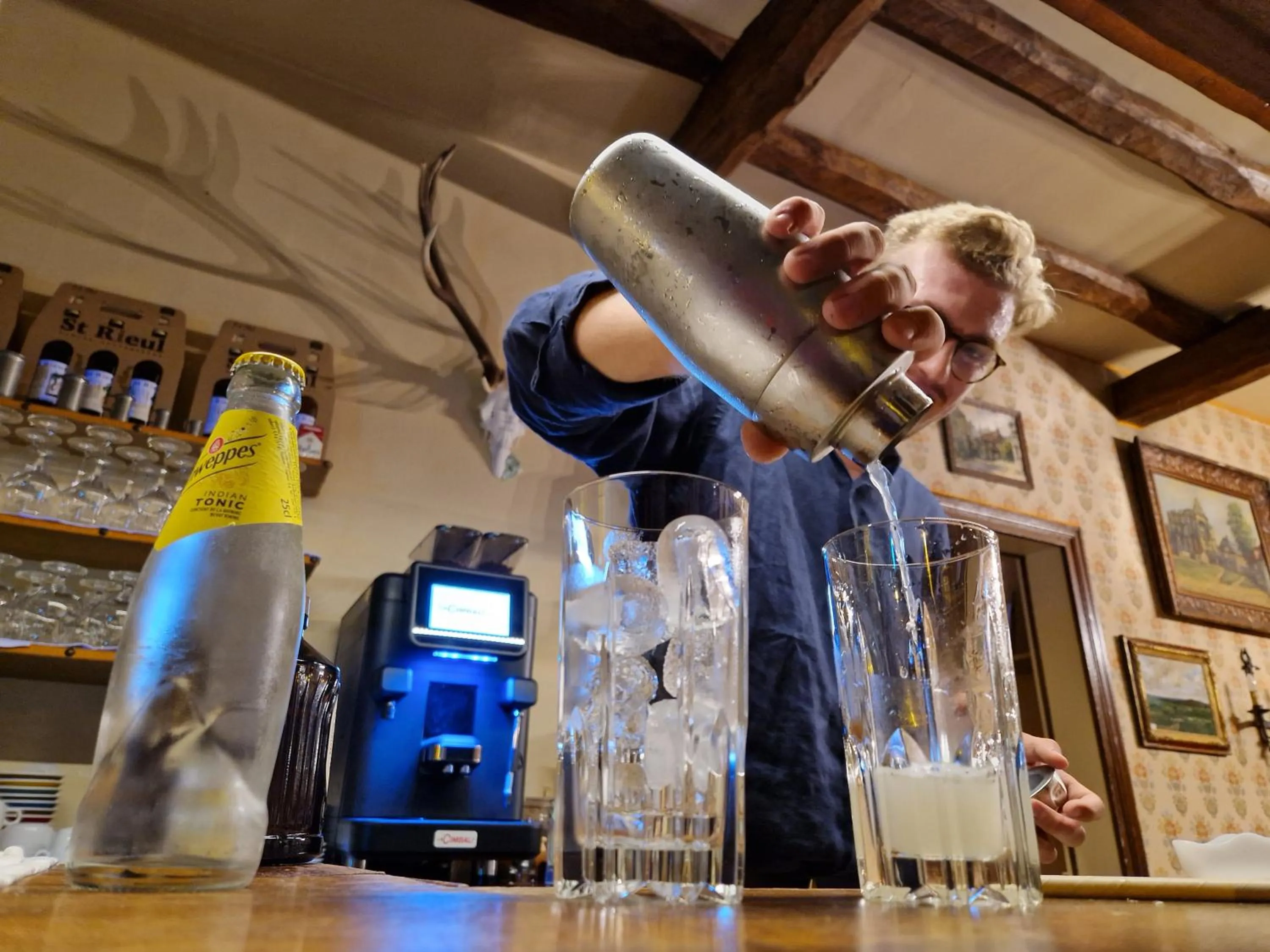 Lounge or bar in HOTEL DE L'ABBAYE DE LONGPONT