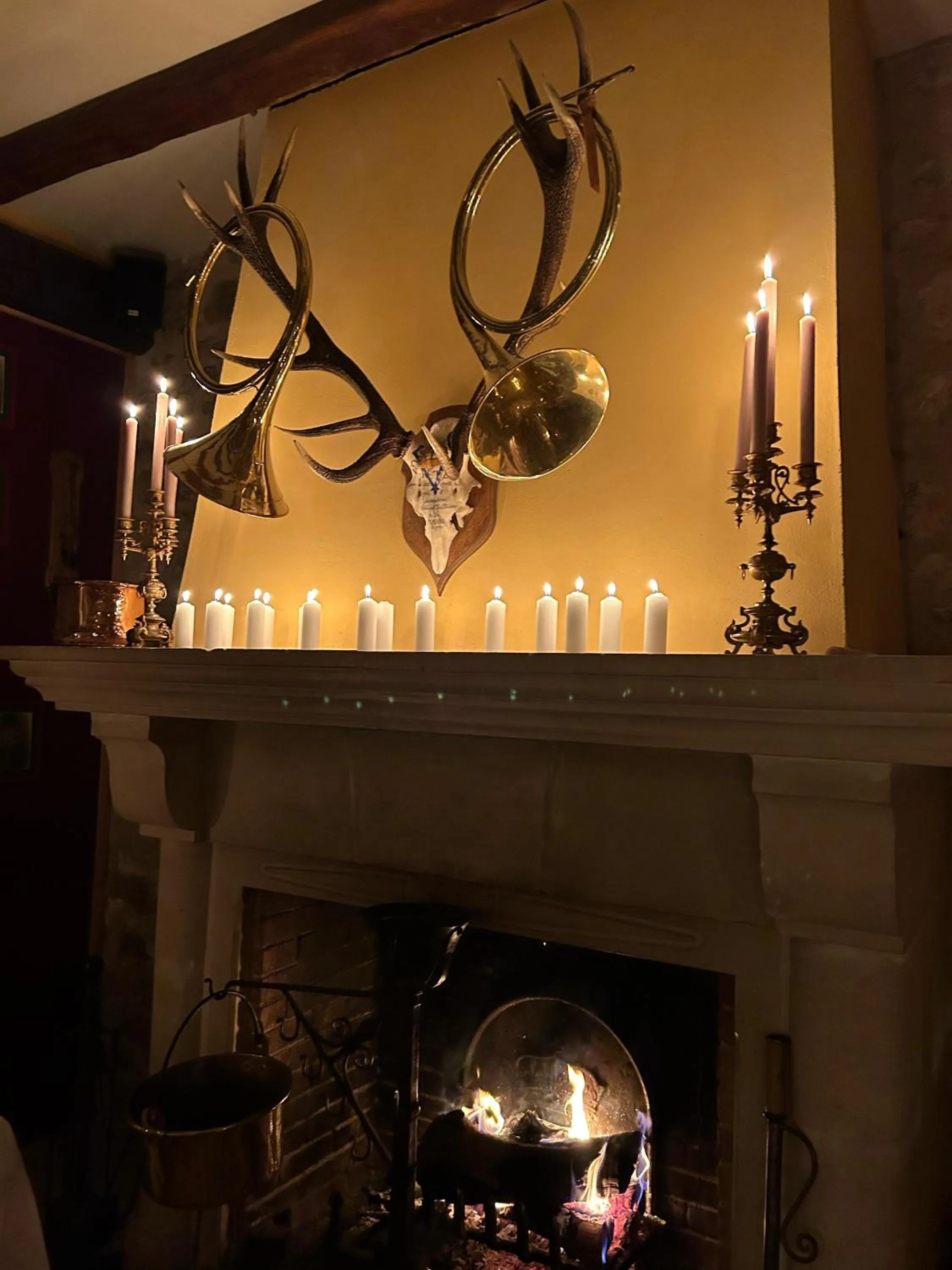 flat iron in HOTEL DE L'ABBAYE DE LONGPONT