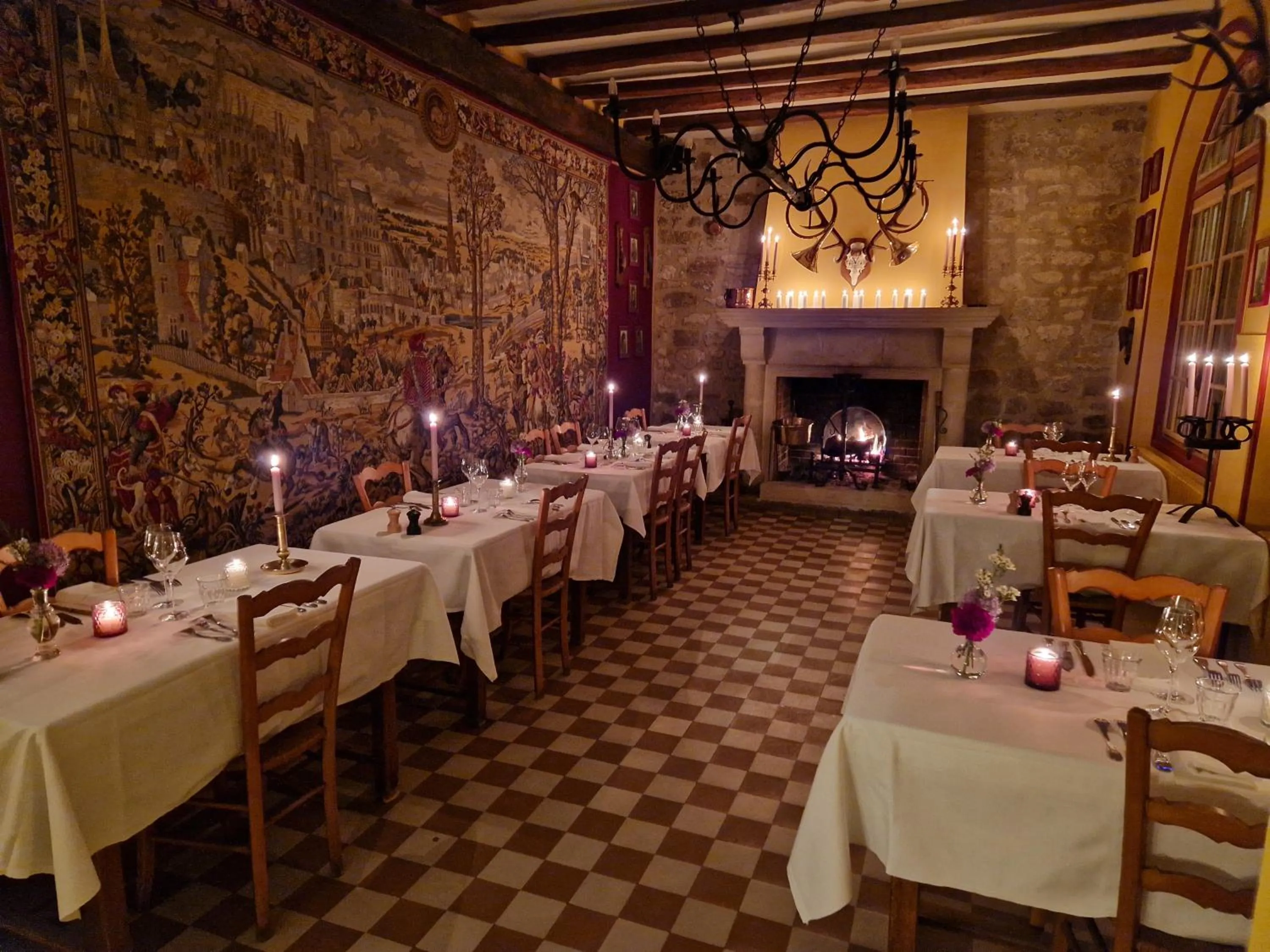 Restaurant/places to eat in HOTEL DE L'ABBAYE DE LONGPONT