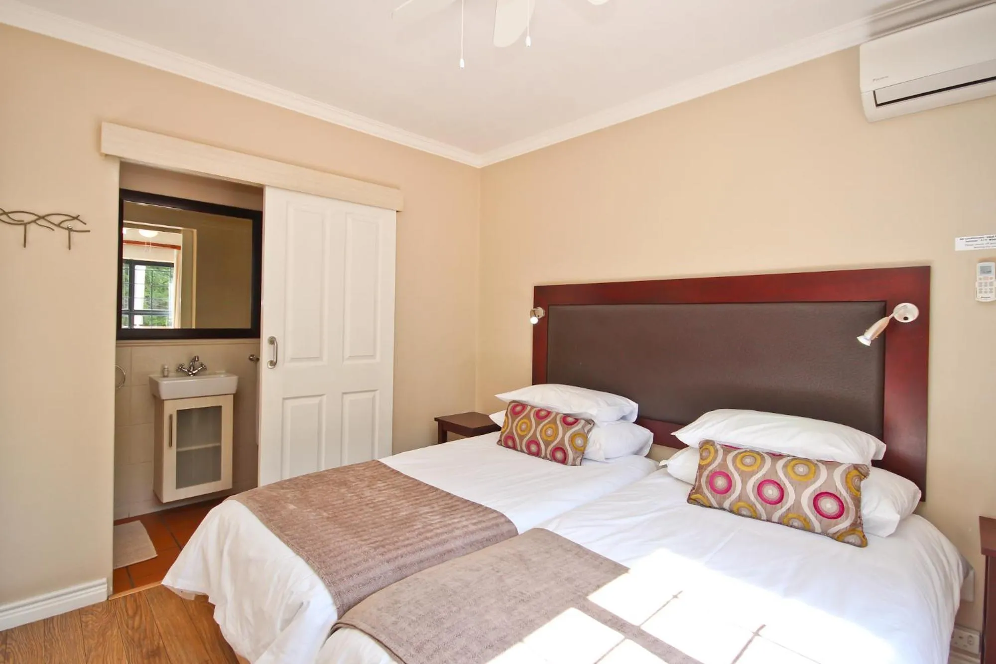 Bedroom, Bed in Vilaroux