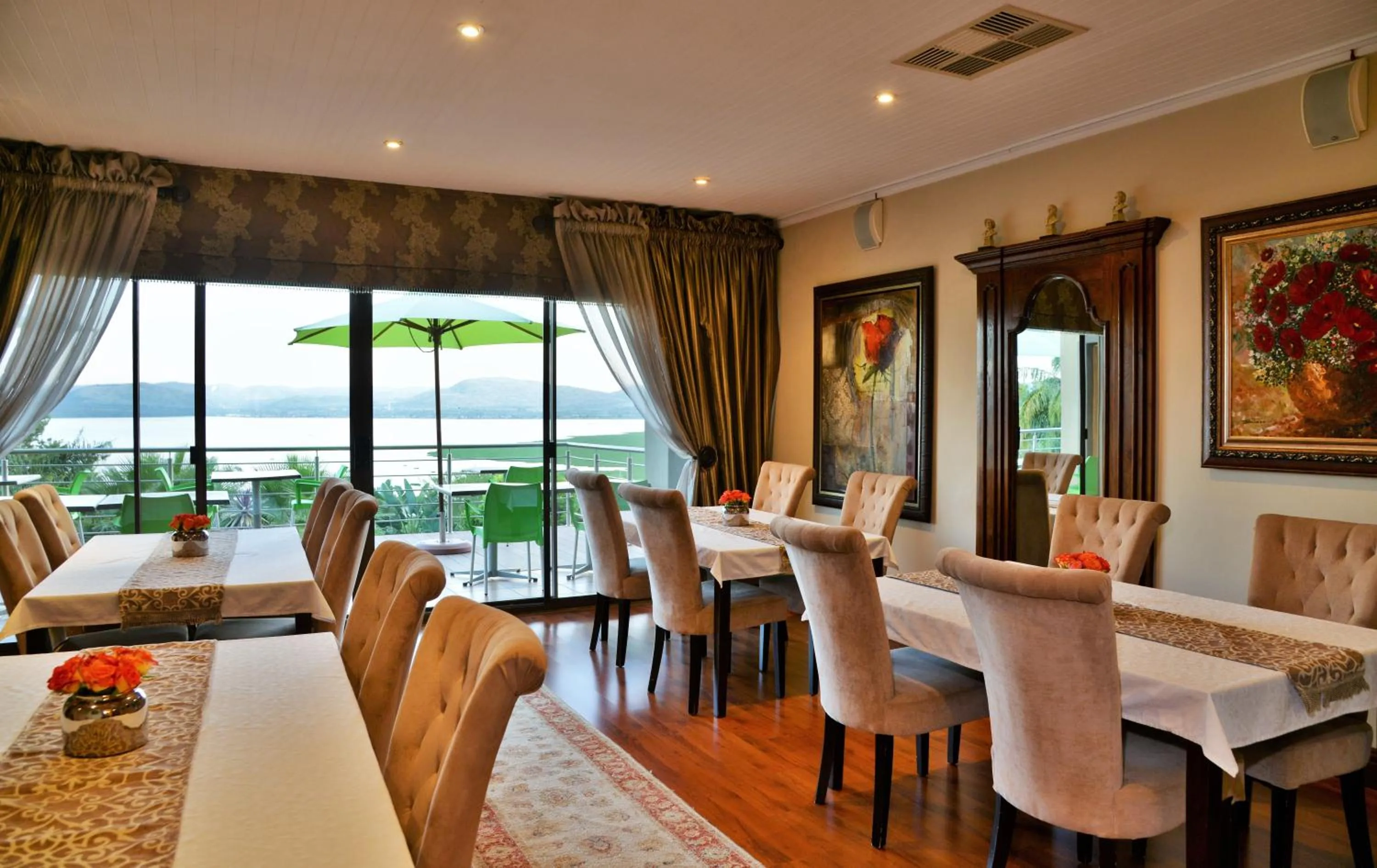 Restaurant/places to eat in Stirling Manor Boutique Guest House