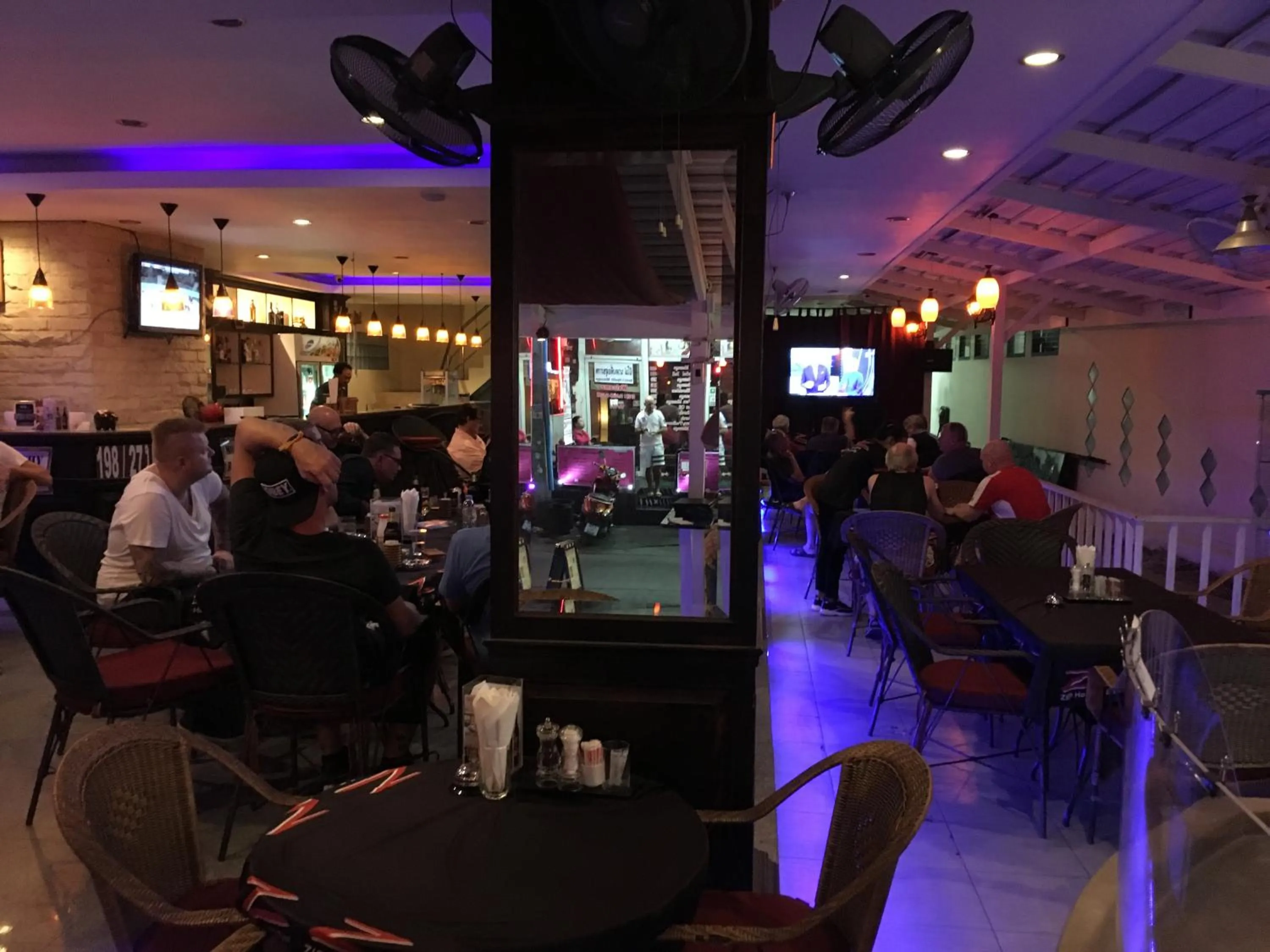 Restaurant/places to eat in ZIP Hotel & Restaurant