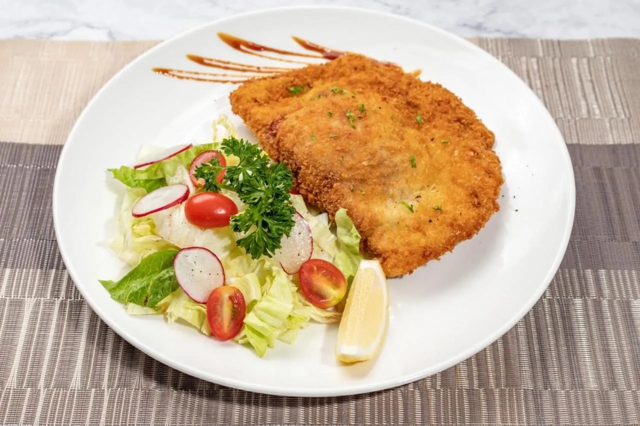 Restaurant/places to eat in ZIP Hotel & Restaurant