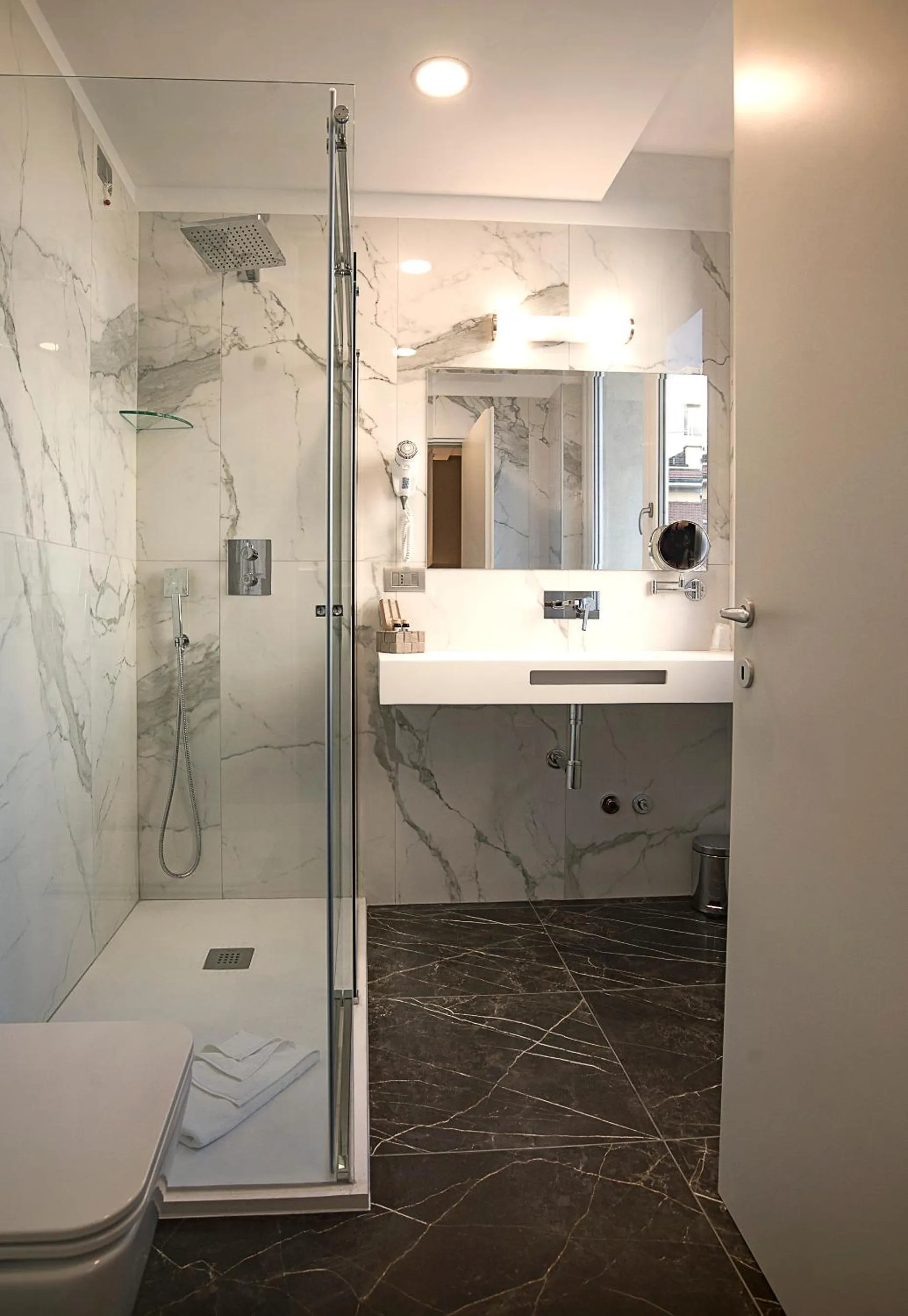 Shower in Hotel Milano Castello