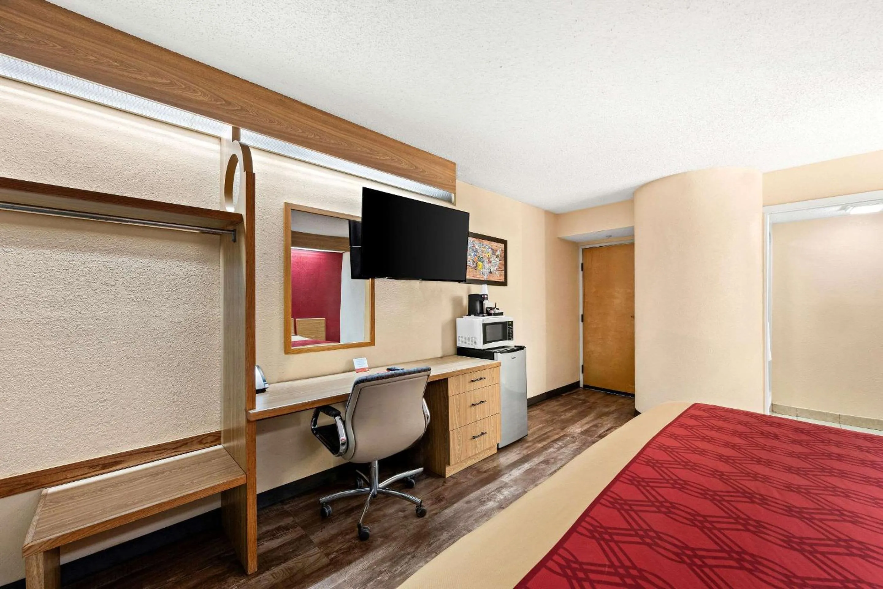 Bedroom, Bed in Econo Lodge London North