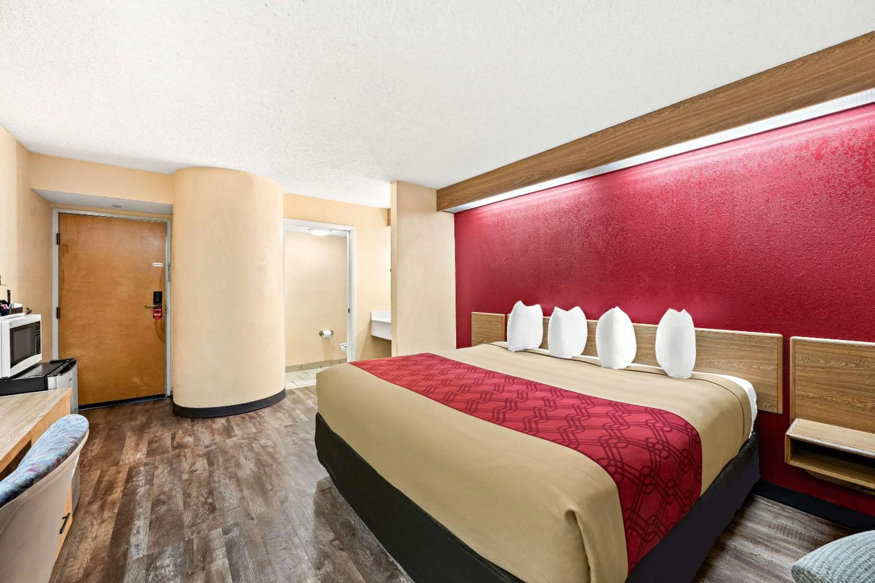 Bedroom, Bed in Econo Lodge London North