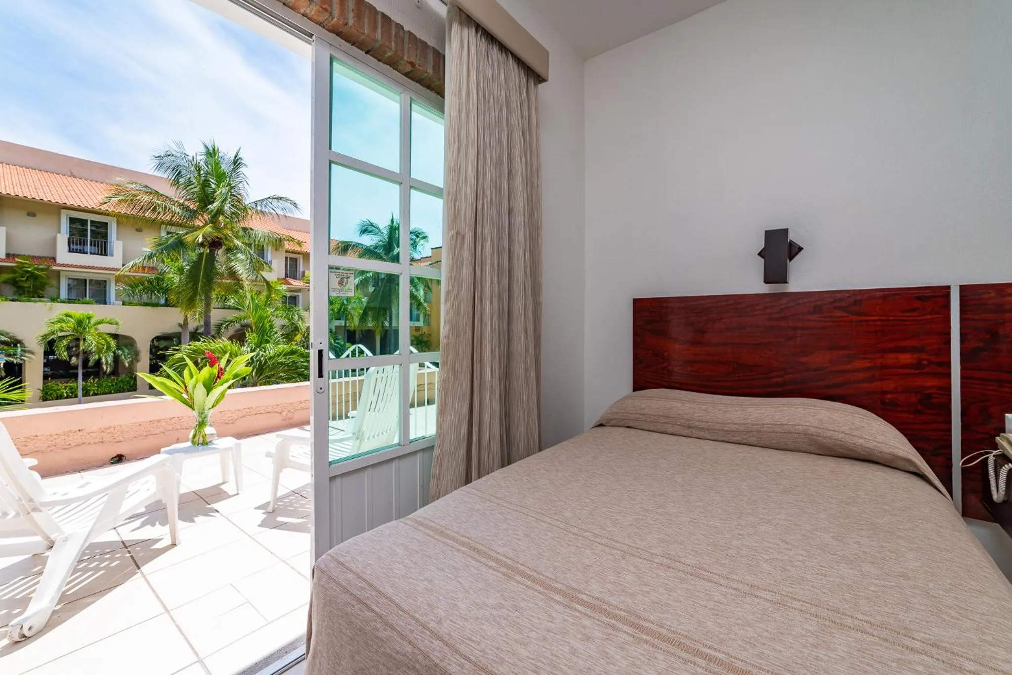 View (from property/room), Bed in Hotel Castillo Huatulco & Beach Club